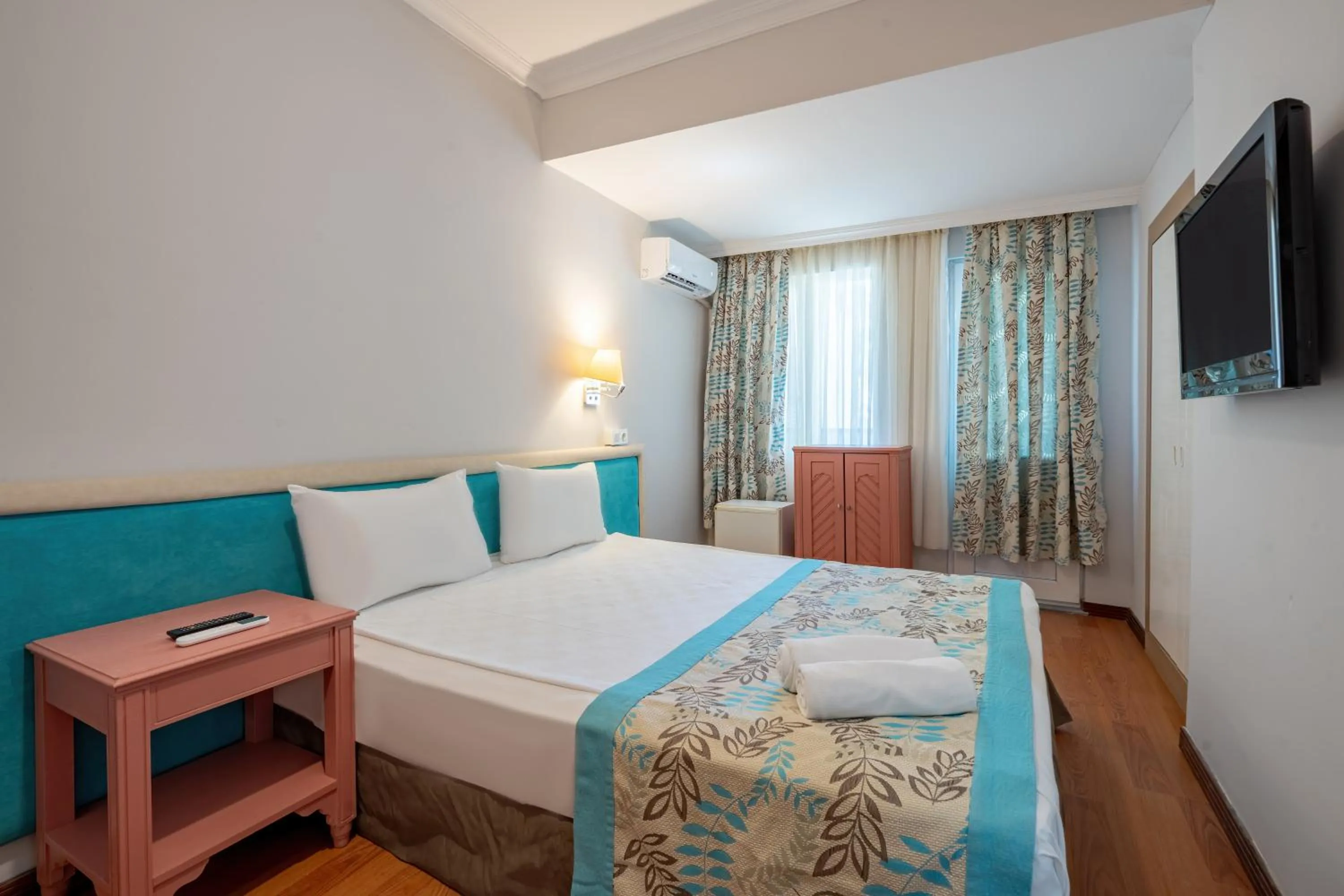 Bed in Side Nusso Beach Club - All Inclusive