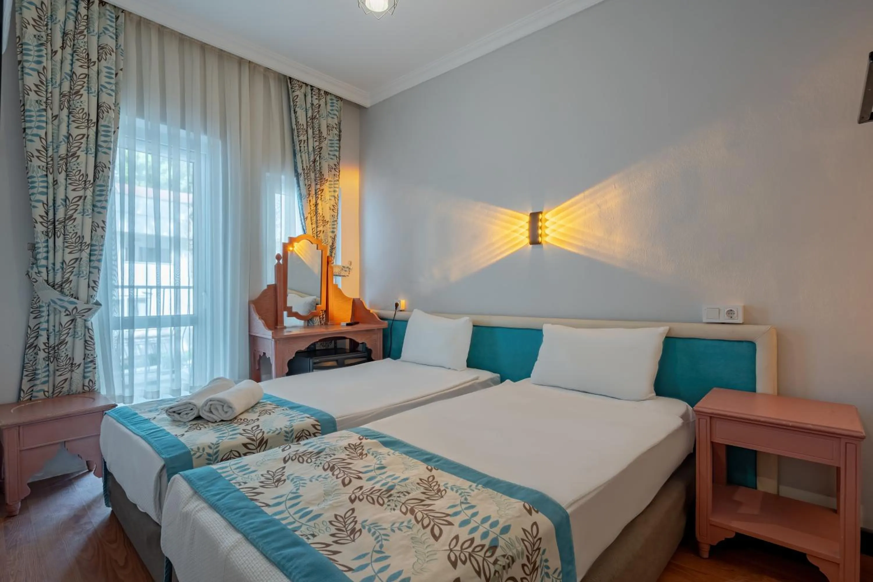 Bed in Side Nusso Beach Club - All Inclusive