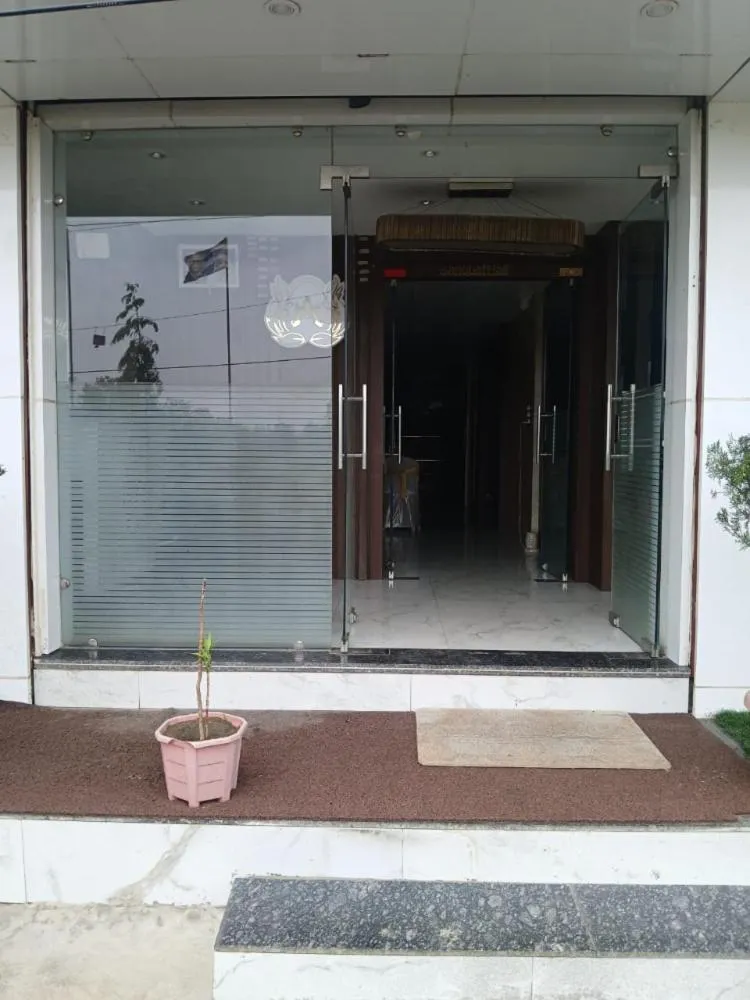 Facade/entrance in Hotel New Arcadia