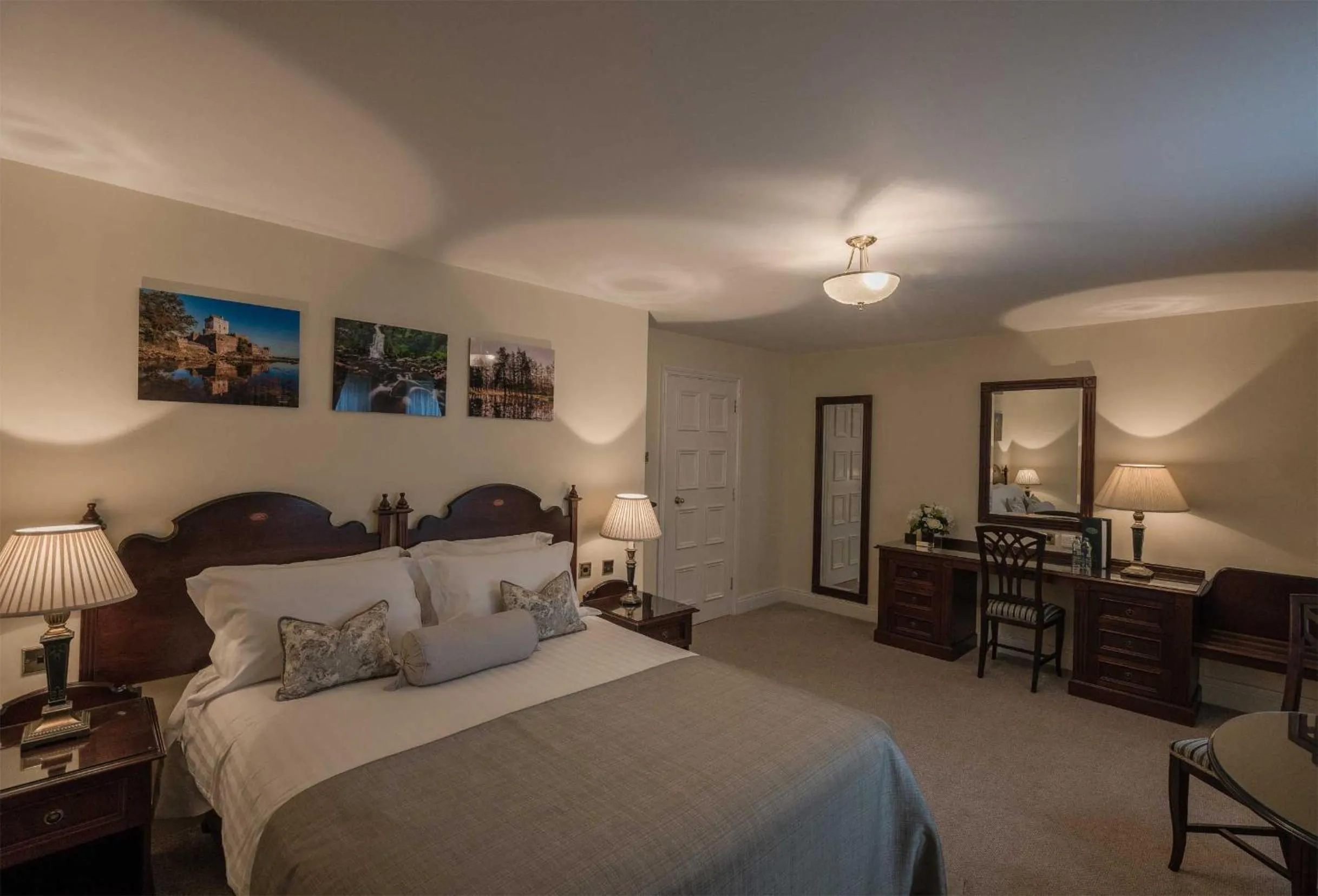 Photo of the whole room, Bed in Tullyglass House Hotel