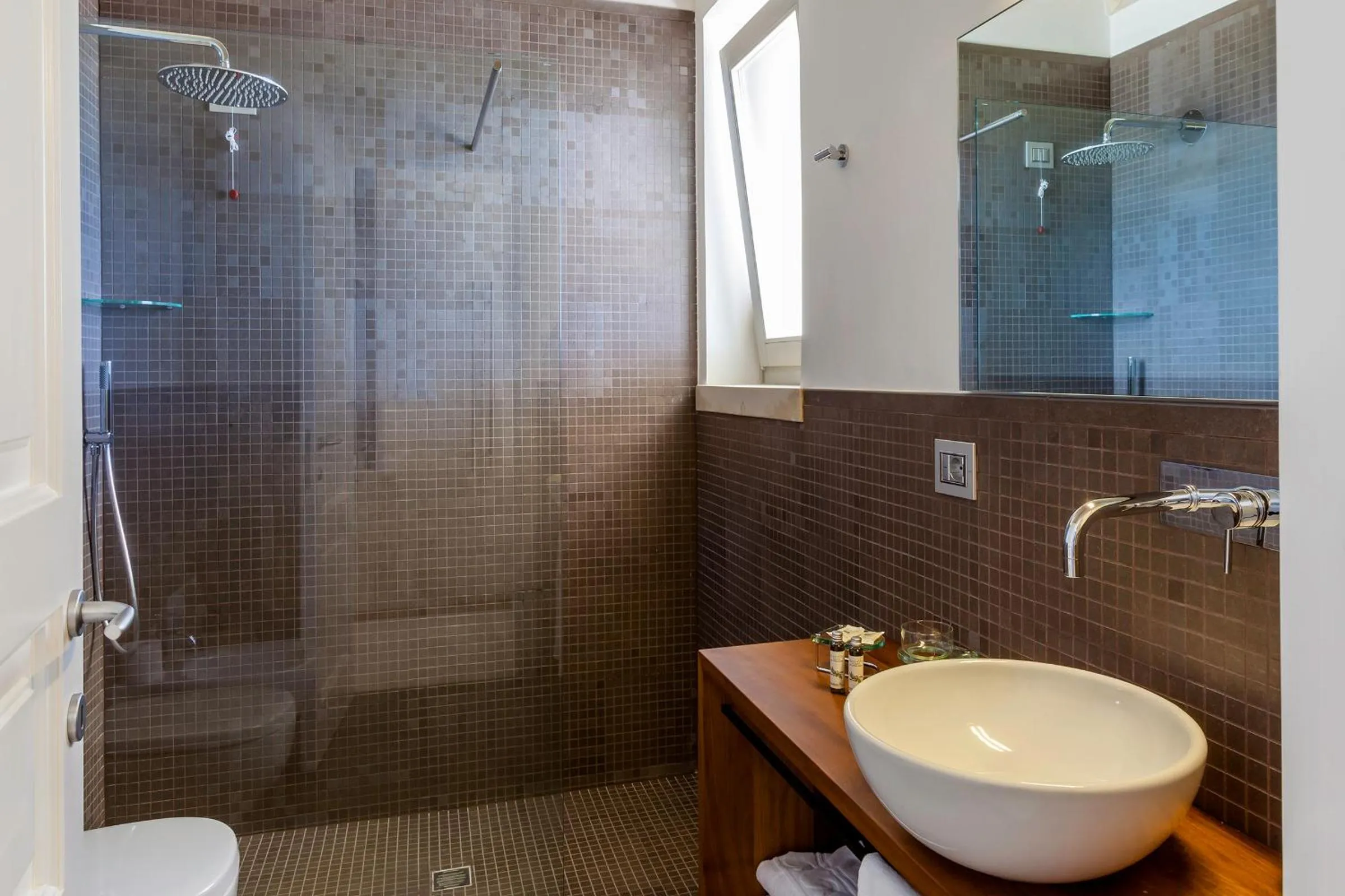 Shower in Tenuta Monticelli Bio Relais