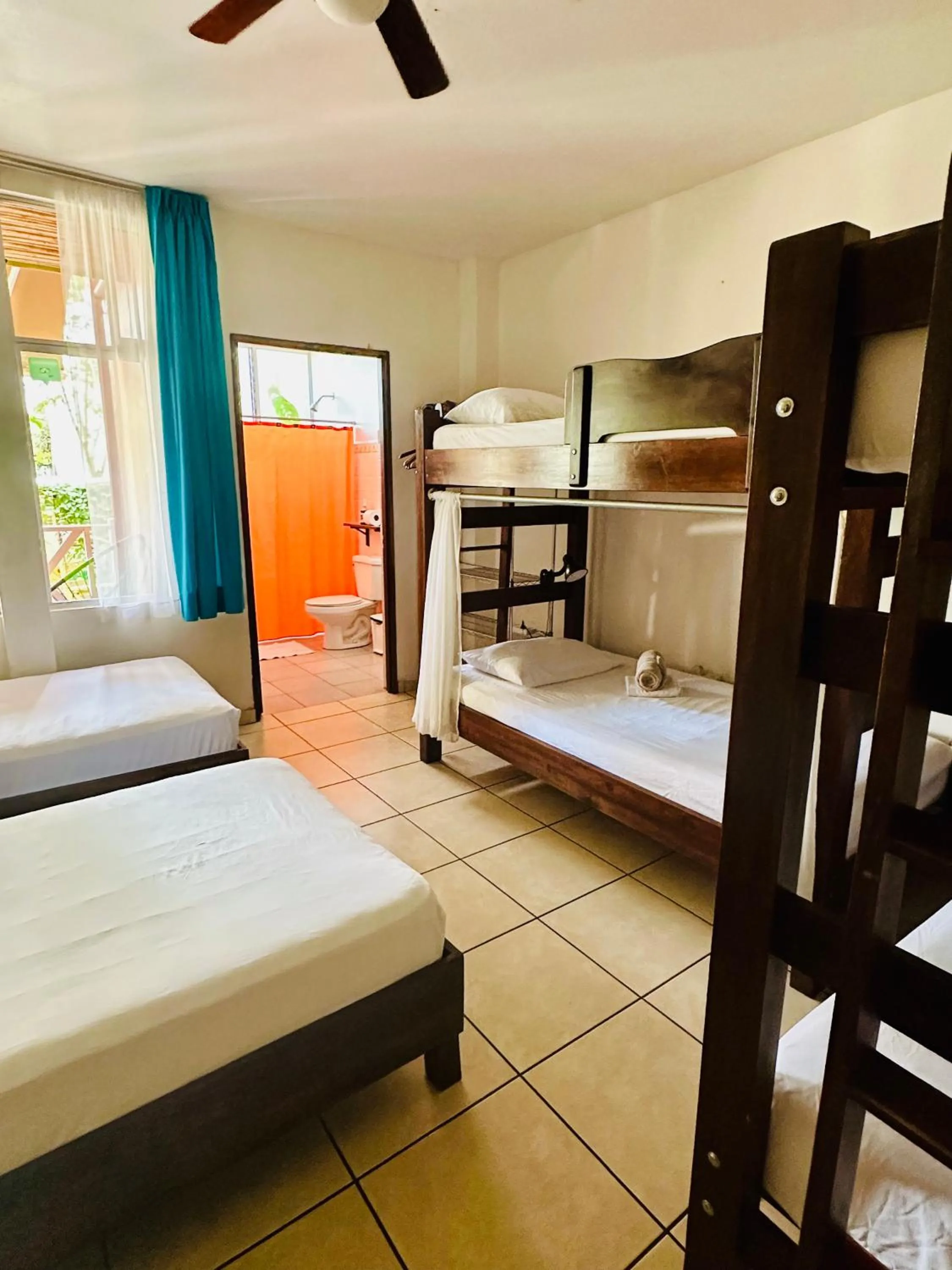 Bathroom, Bed in Boutique Hotel Casa de Lis, Turrialba