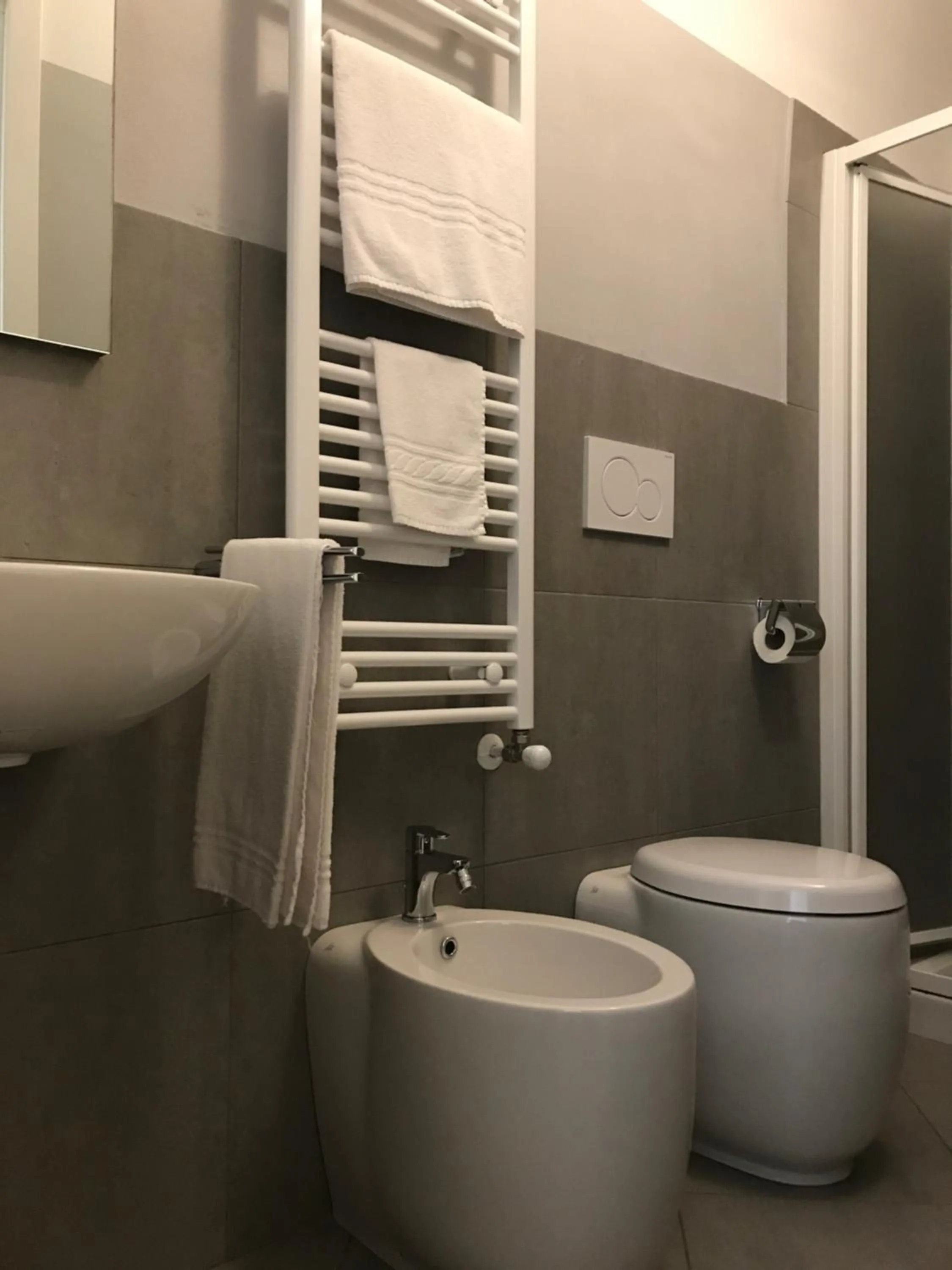 Toilet in La Terrazza Vercelli Bed & Charme