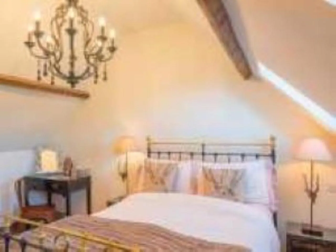 Bed in The Gin Trap Inn