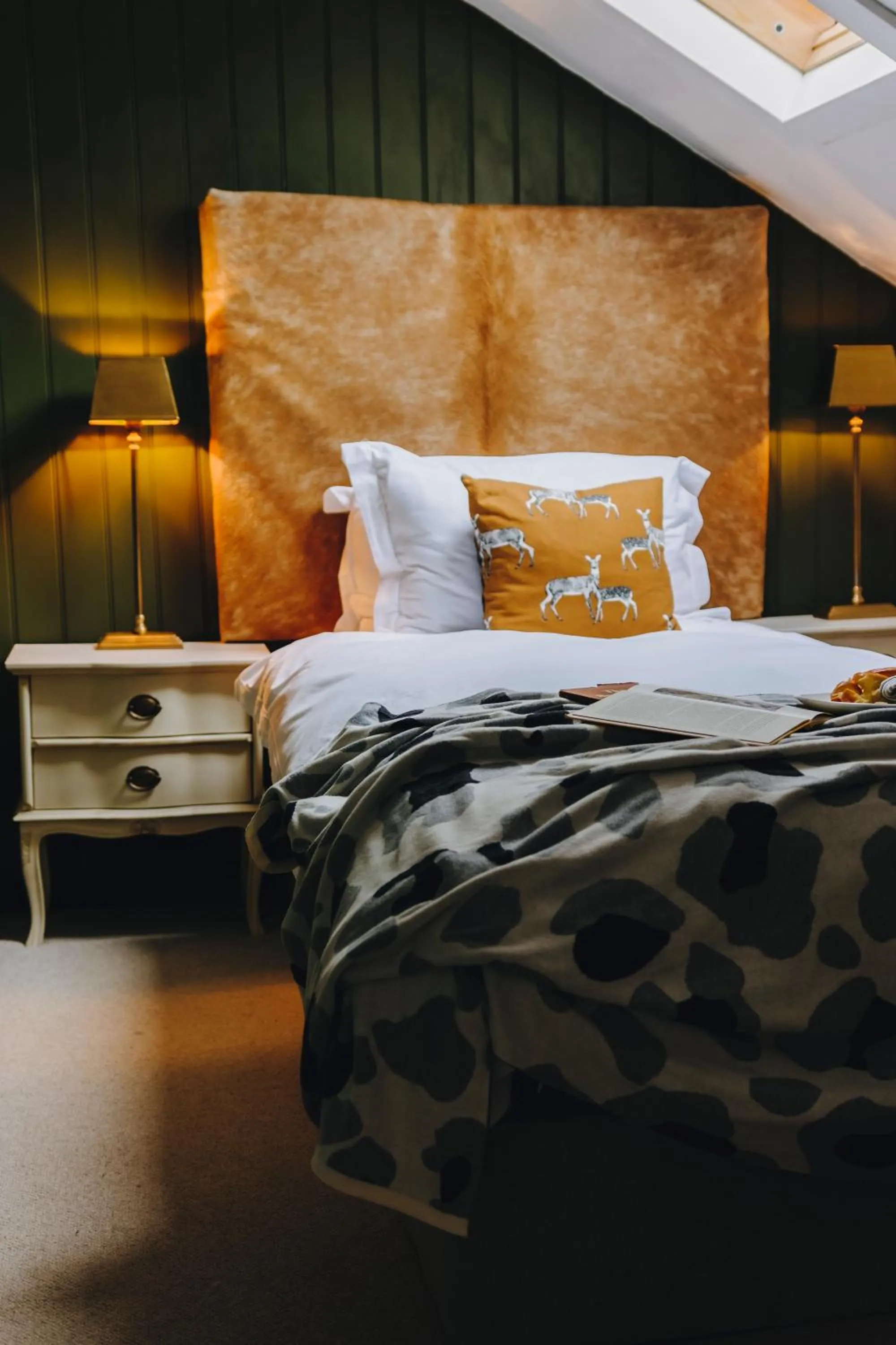 Bed in The Gin Trap Inn