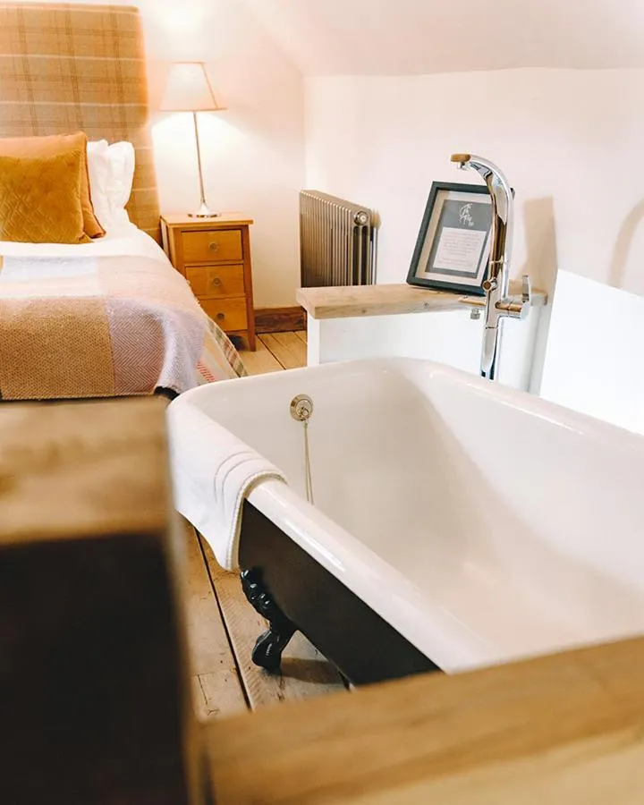 Bed in The Gin Trap Inn