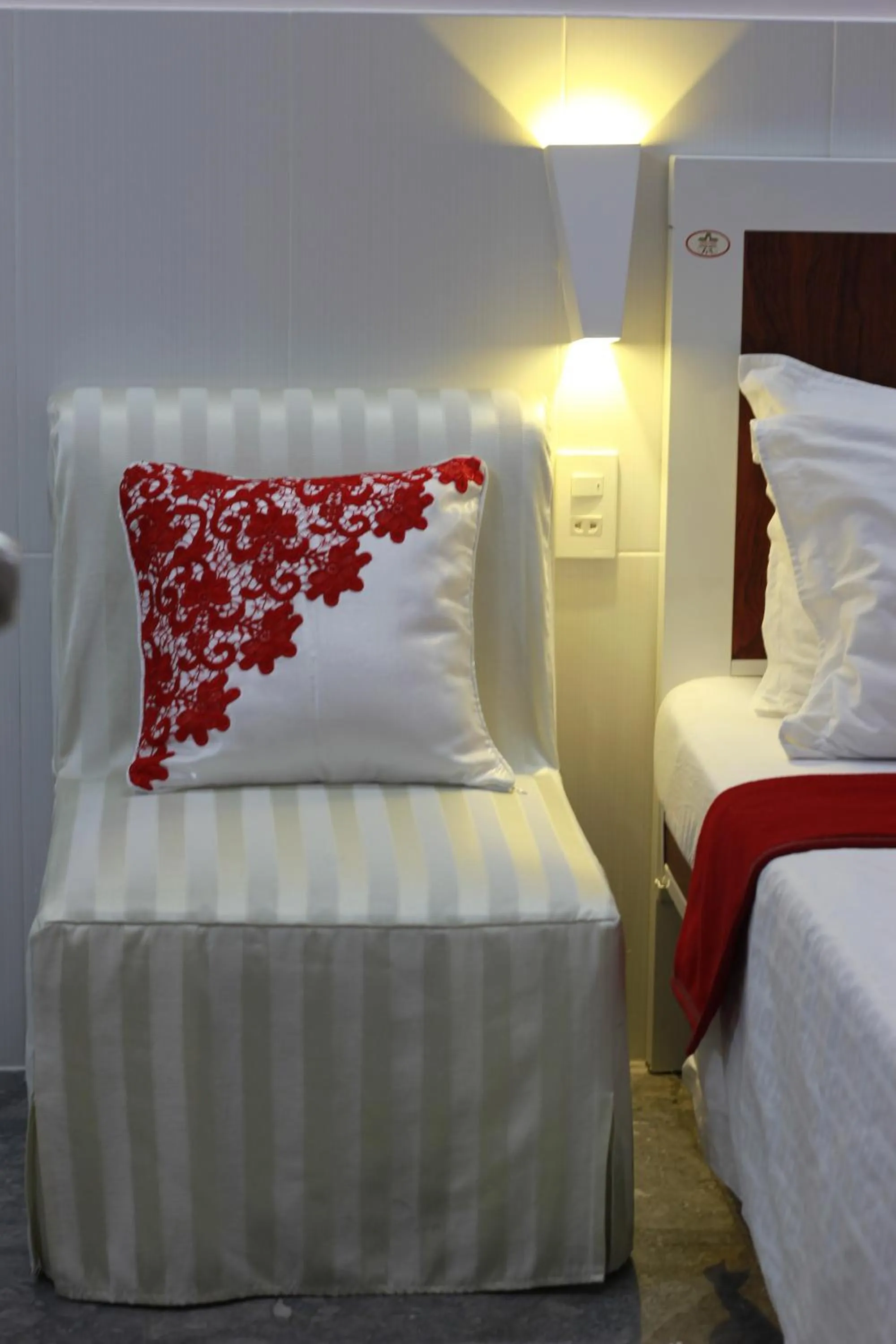 Bed in QUANG SAIGON Hotel- 40-7 Bùi Viện-Walking street