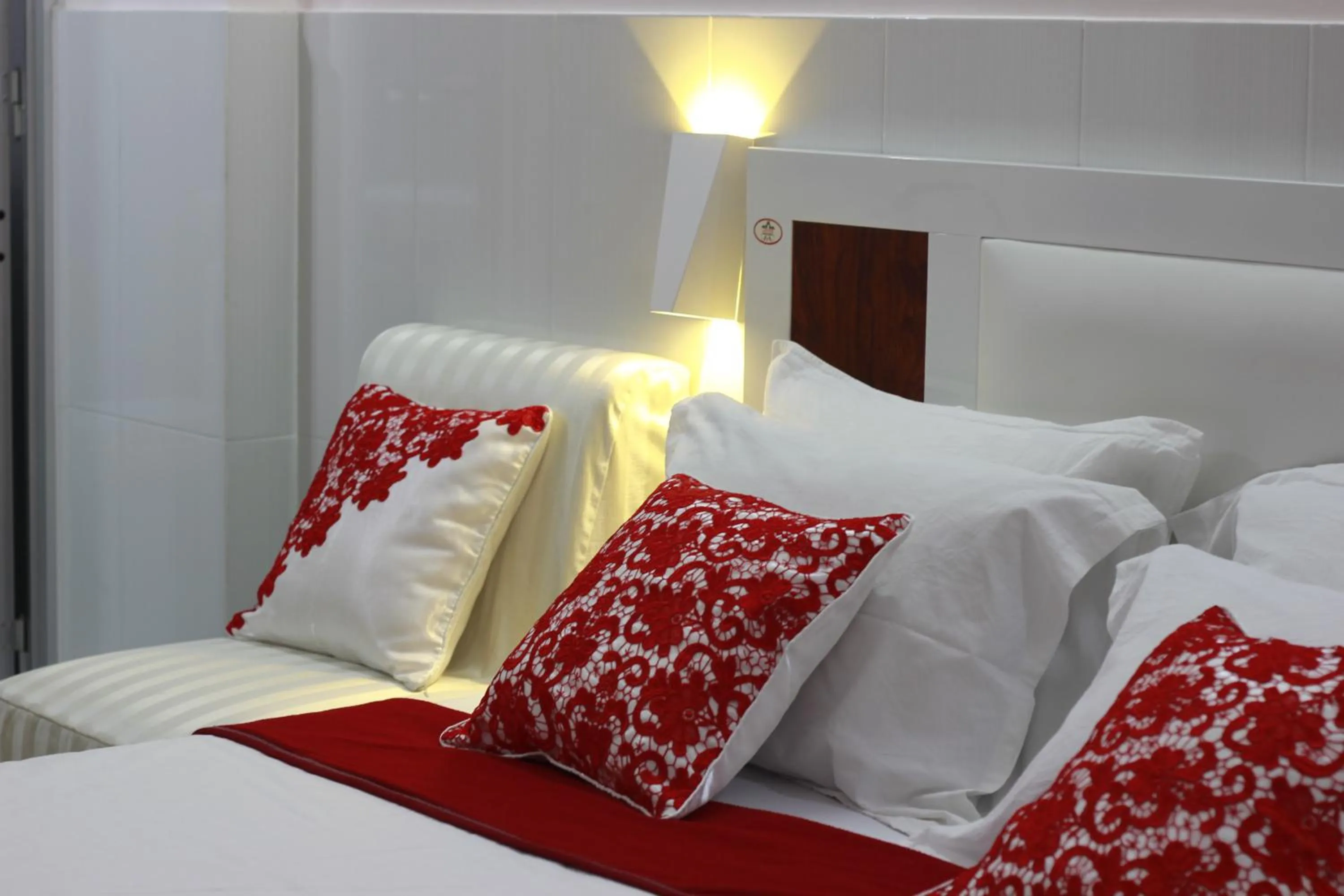 Bed in QUANG SAIGON Hotel- 40-7 Bùi Viện-Walking street