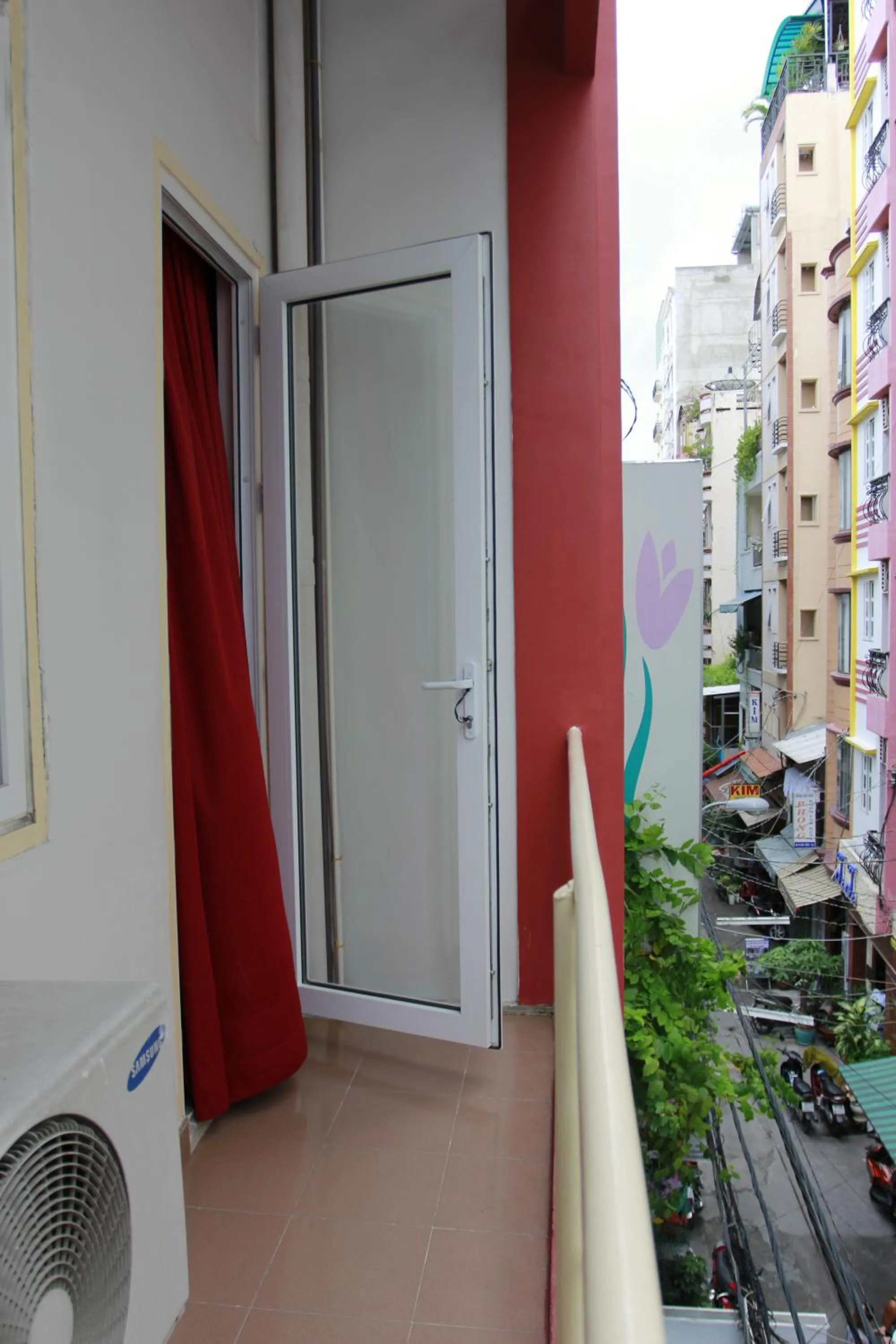 QUANG SAIGON Hotel- 40-7 Bùi Viện-Walking street