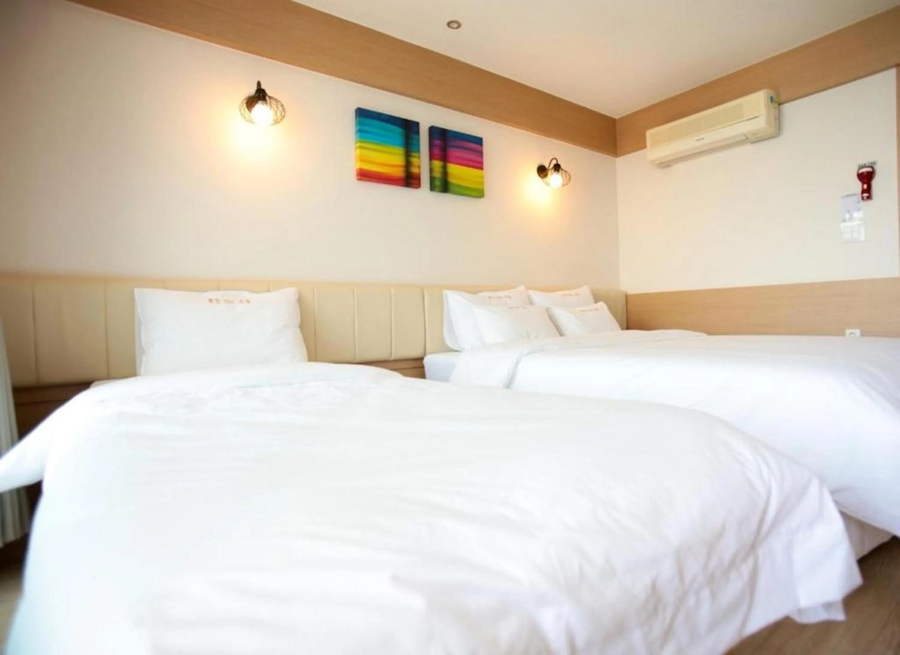 Bed in Tongyeong Bay Condo Hotel
