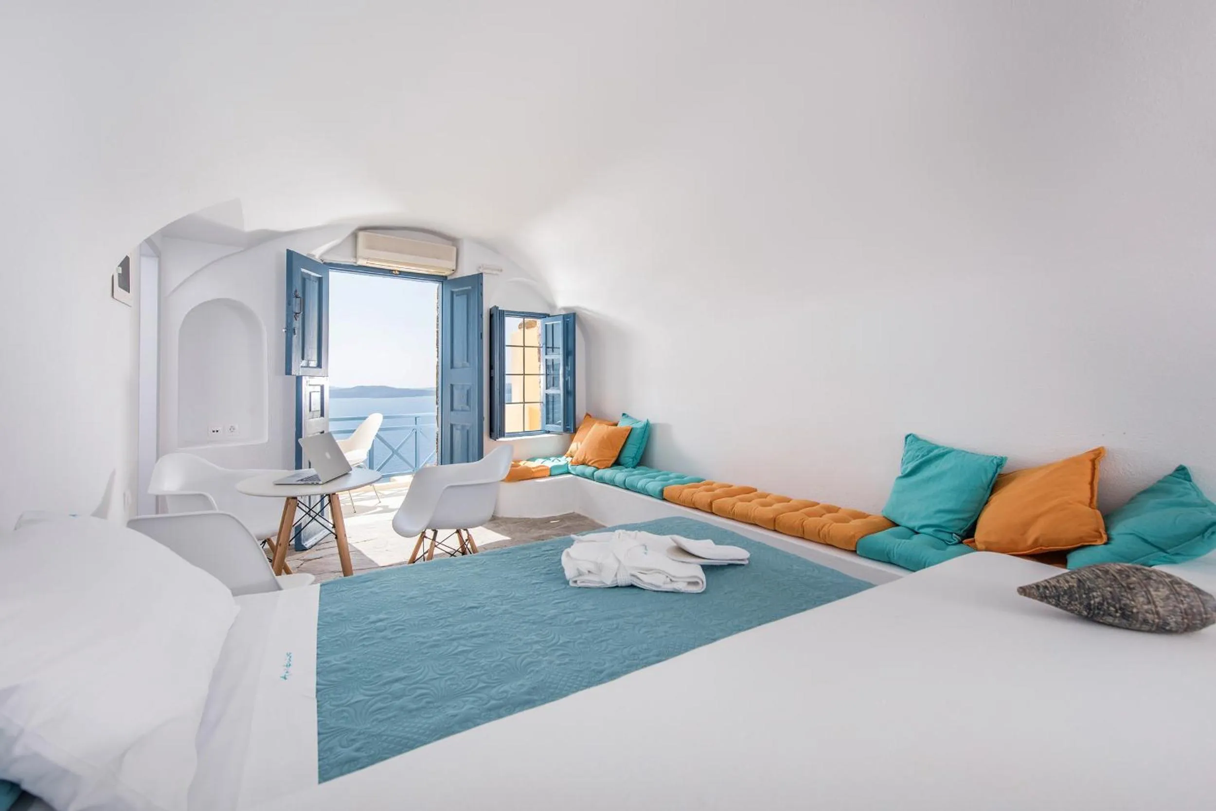 Photo of the whole room in Horizon Aeifos Suites