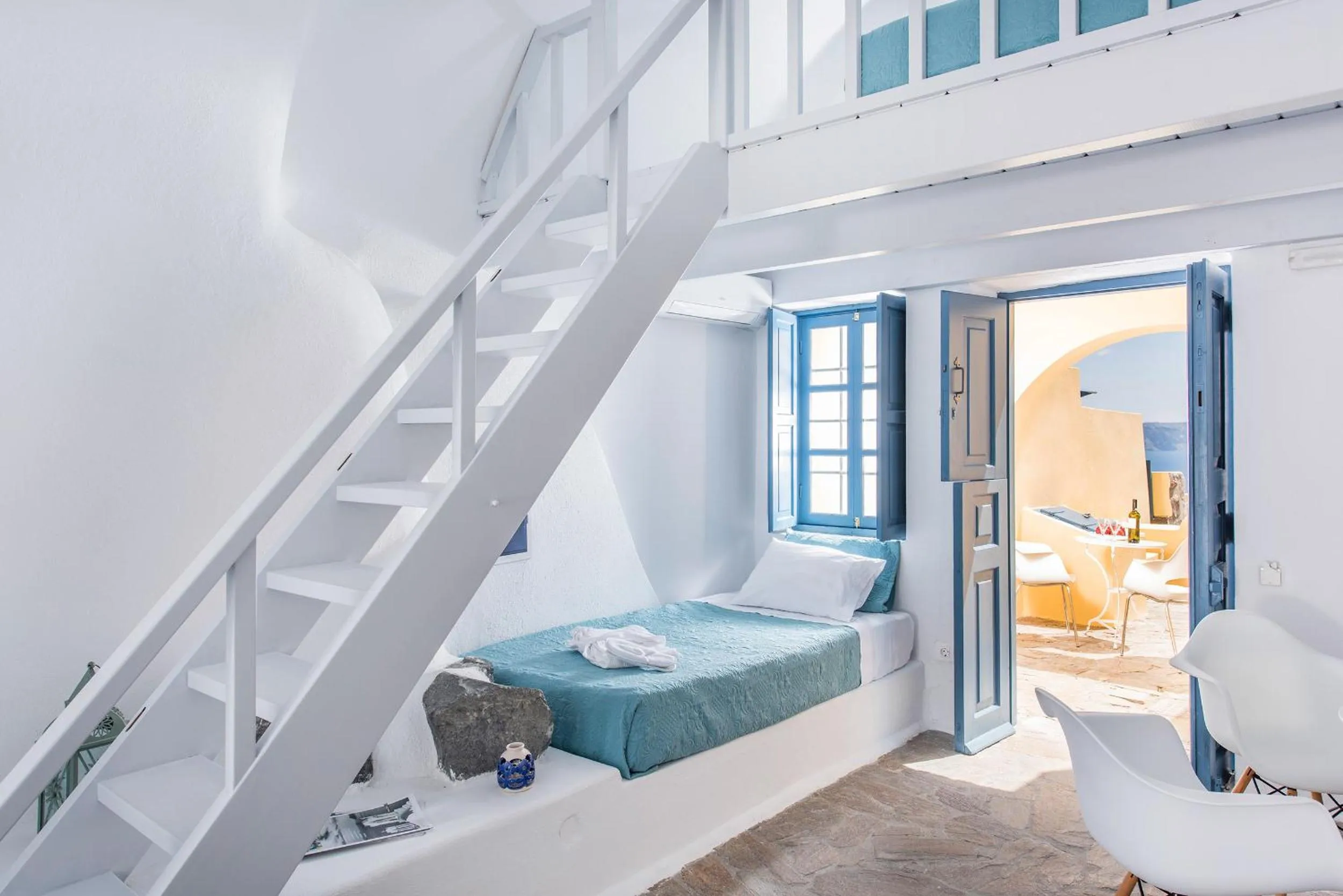 Photo of the whole room in Horizon Aeifos Suites