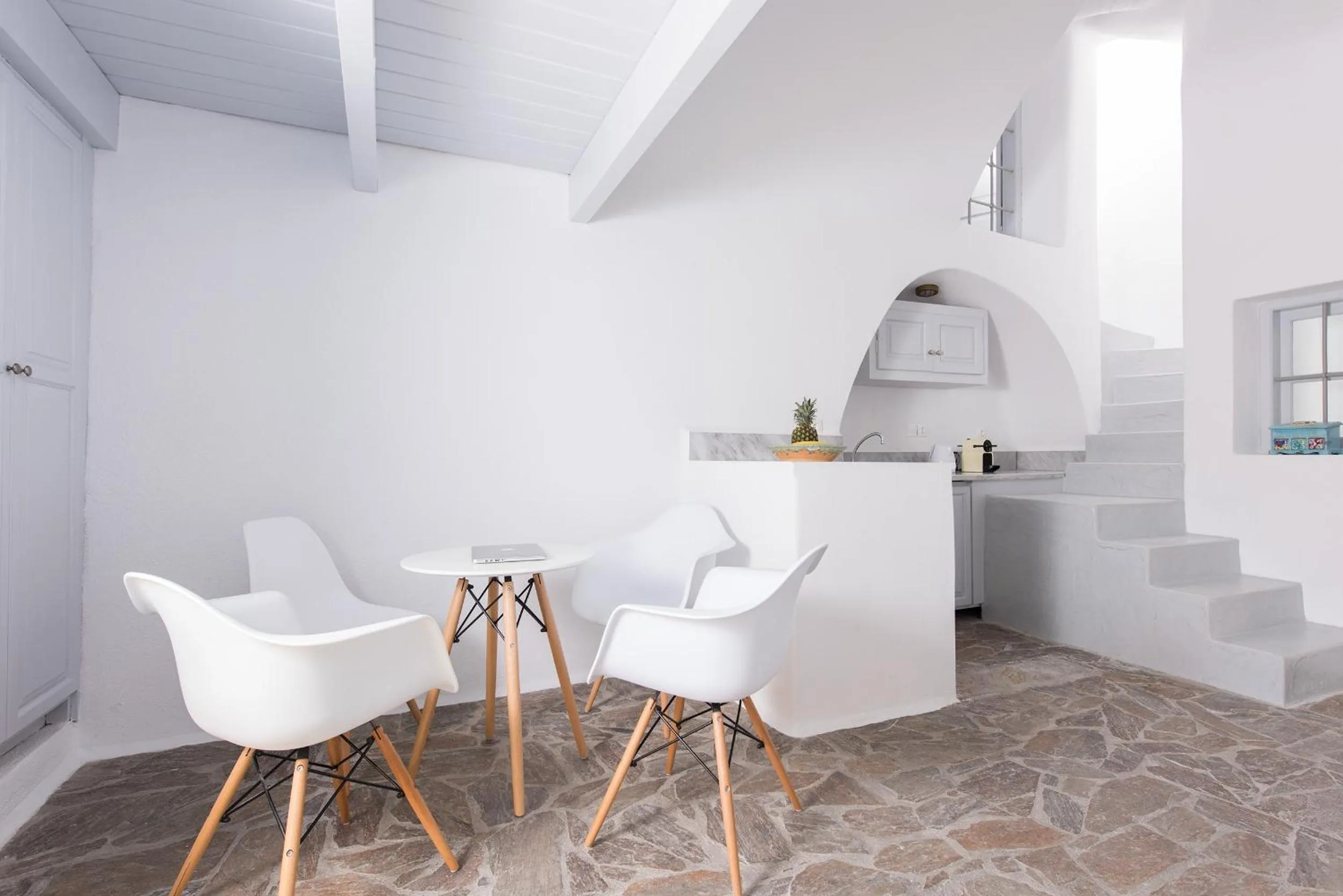 Photo of the whole room in Horizon Aeifos Suites