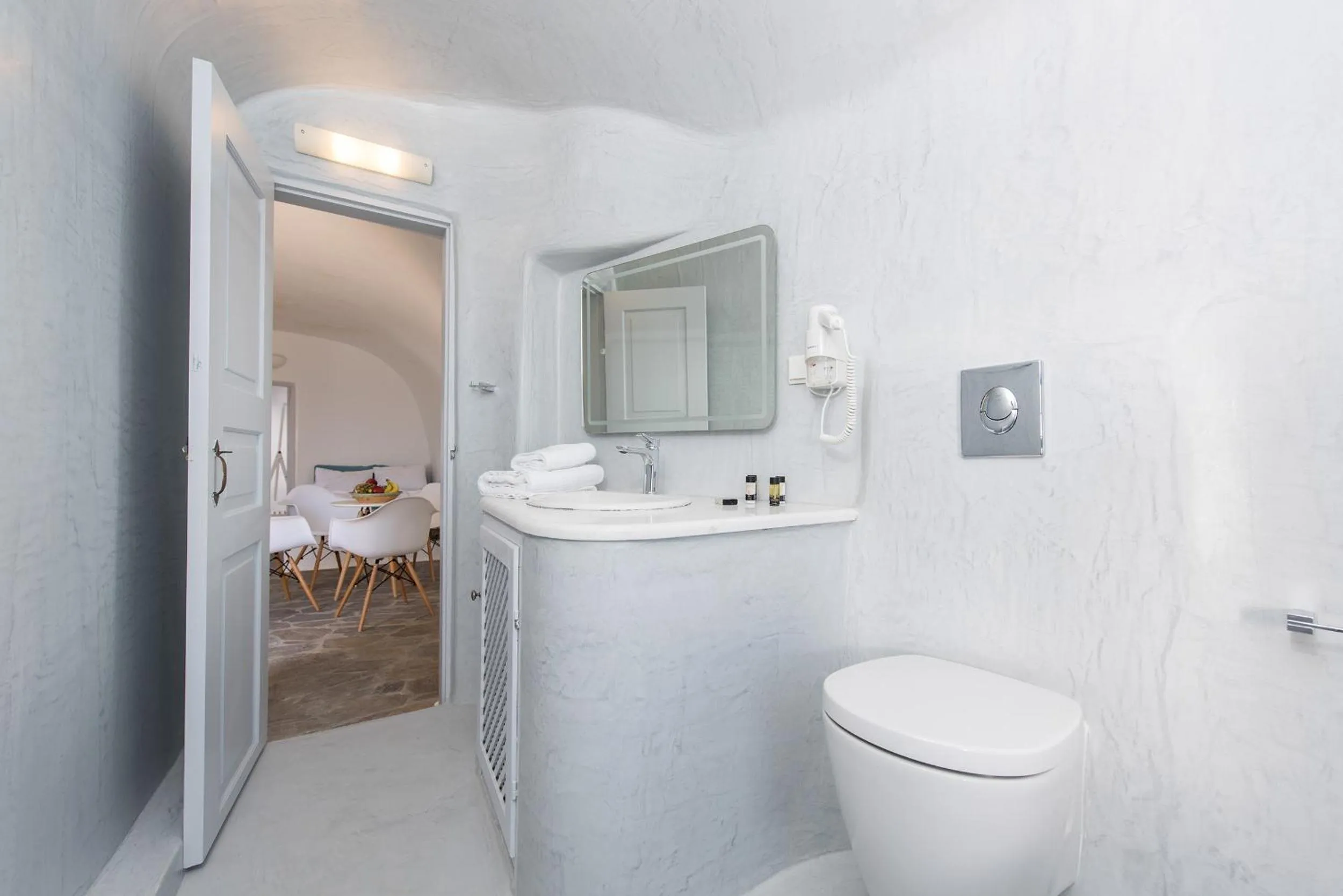 Bathroom in Horizon Aeifos Suites