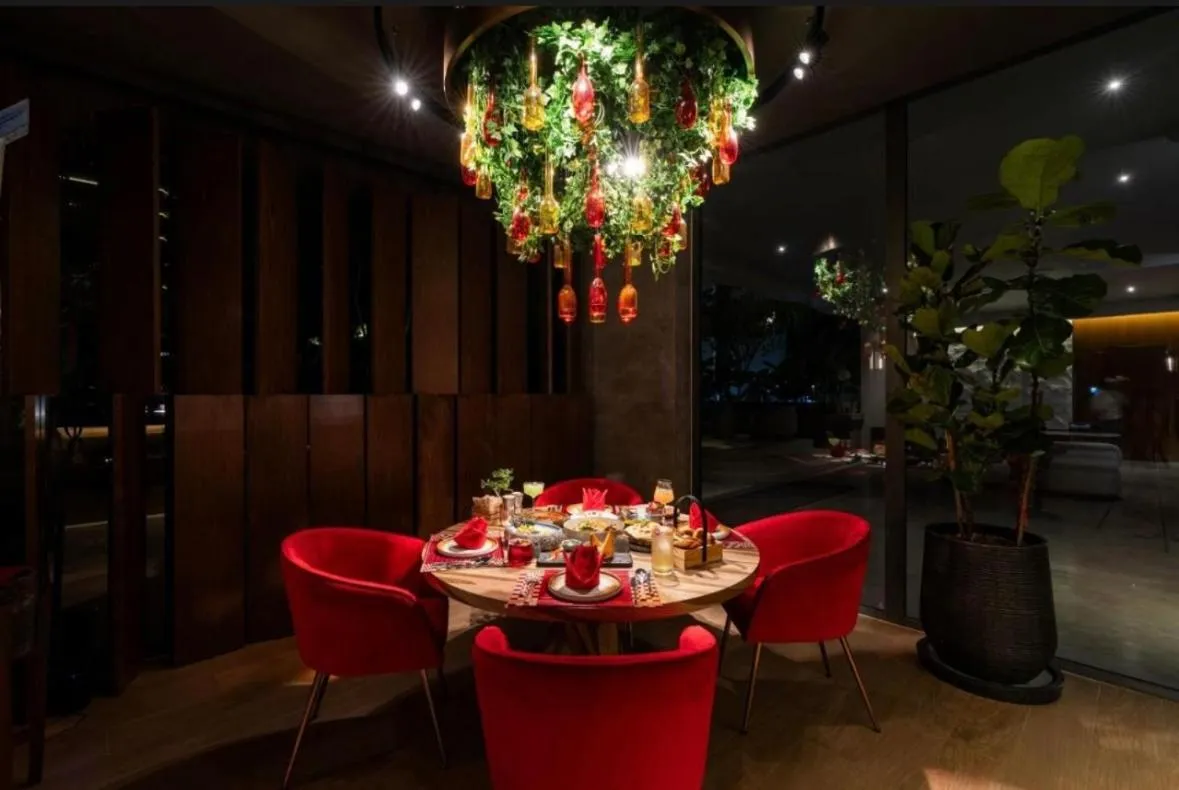 Restaurant/places to eat in La Green hotel and residence