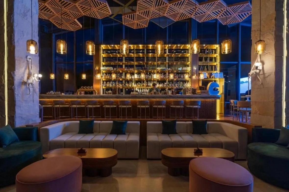 Restaurant/places to eat in La Green hotel and residence