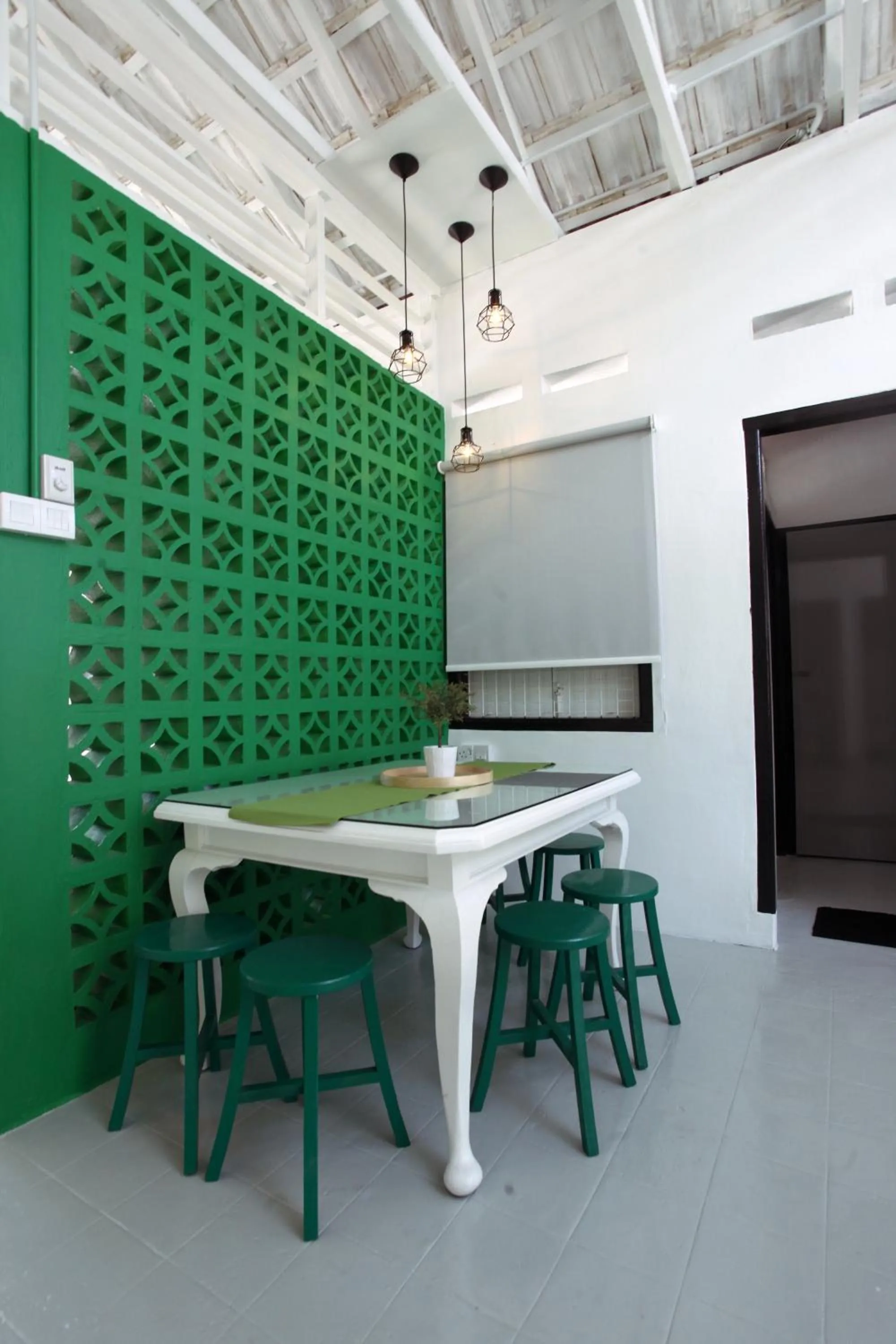 Day in Stay SongSong Mount Erskine