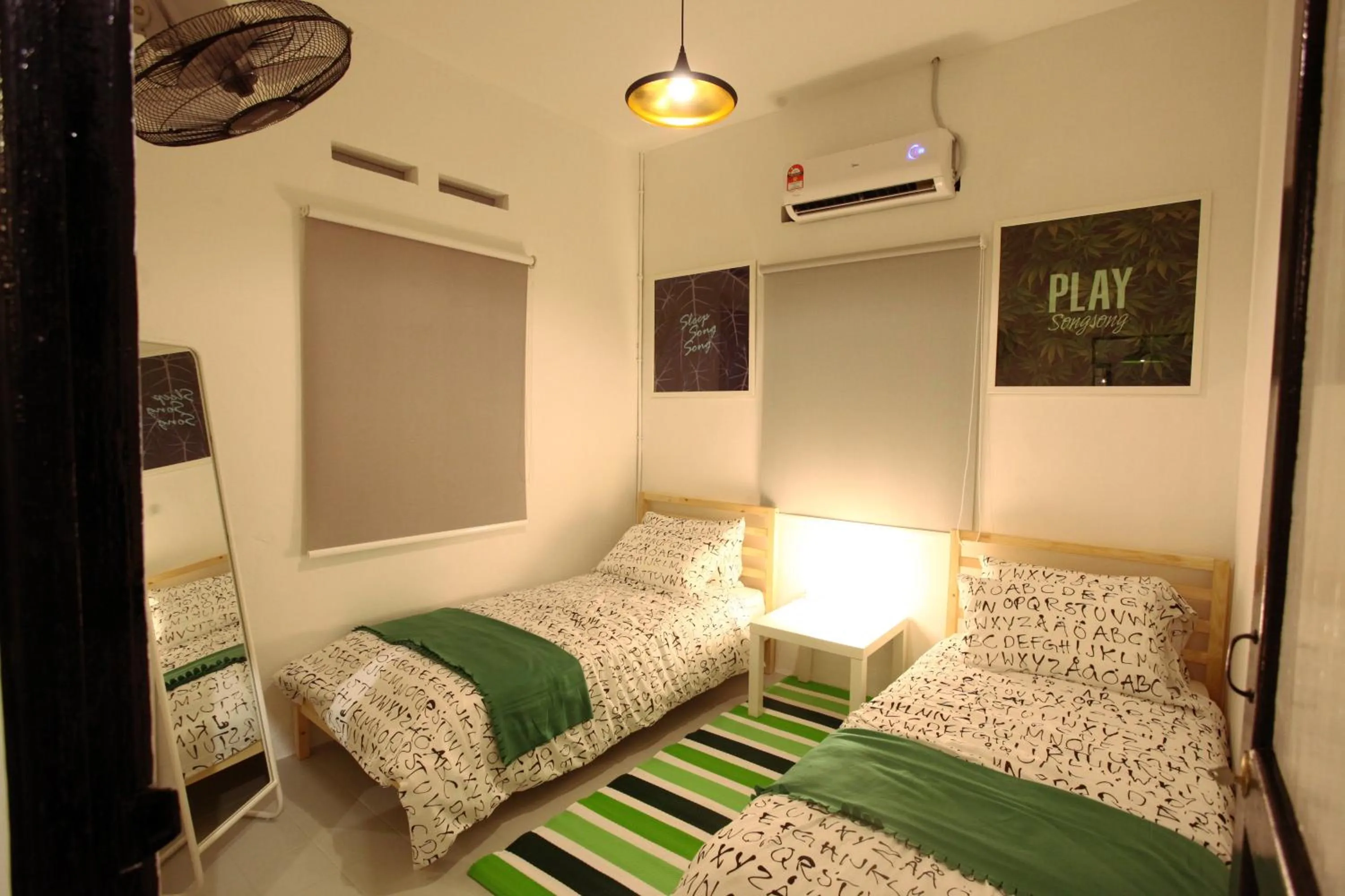 Night, Bed in Stay SongSong Mount Erskine