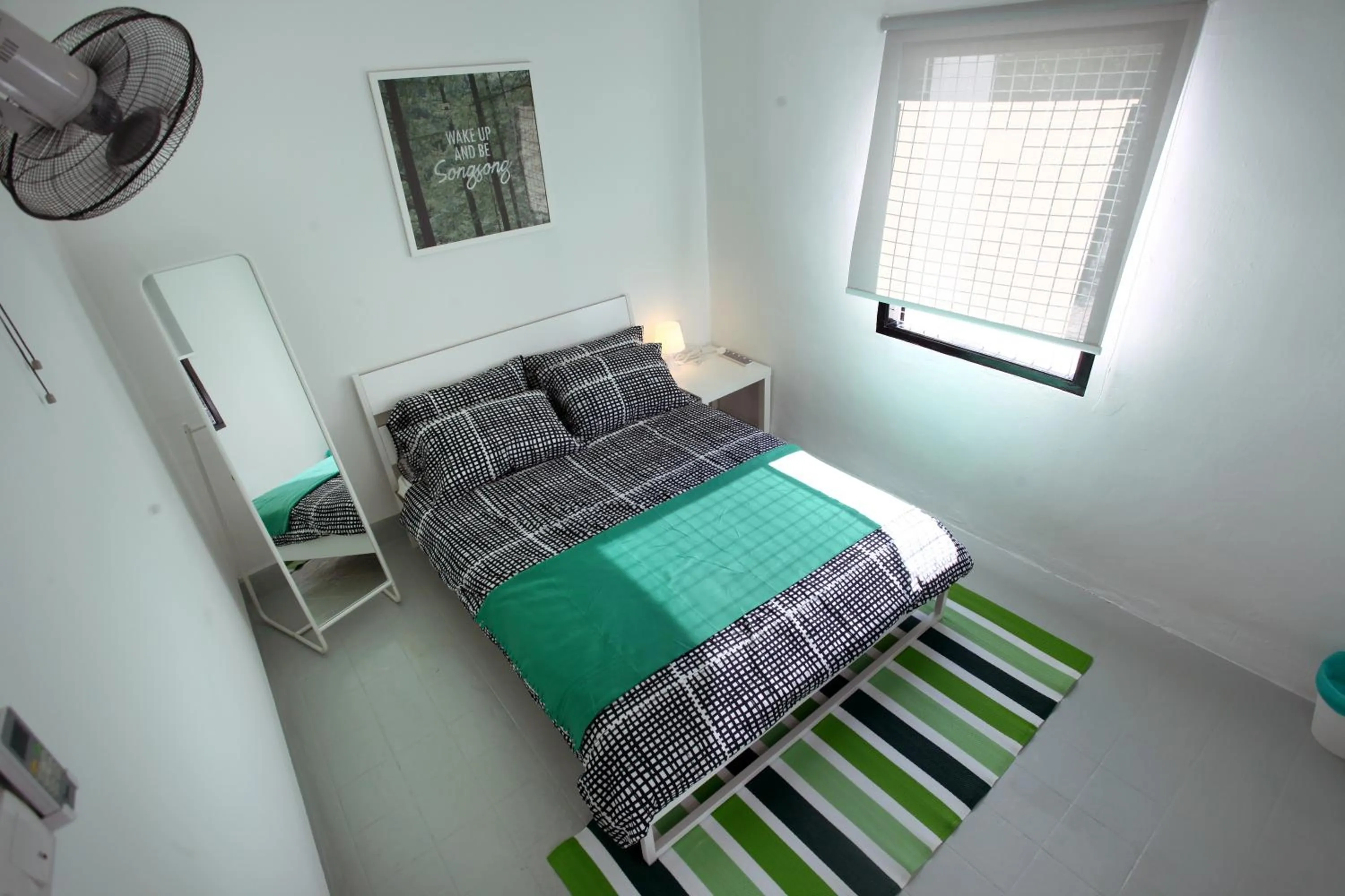 Day, Bed in Stay SongSong Mount Erskine