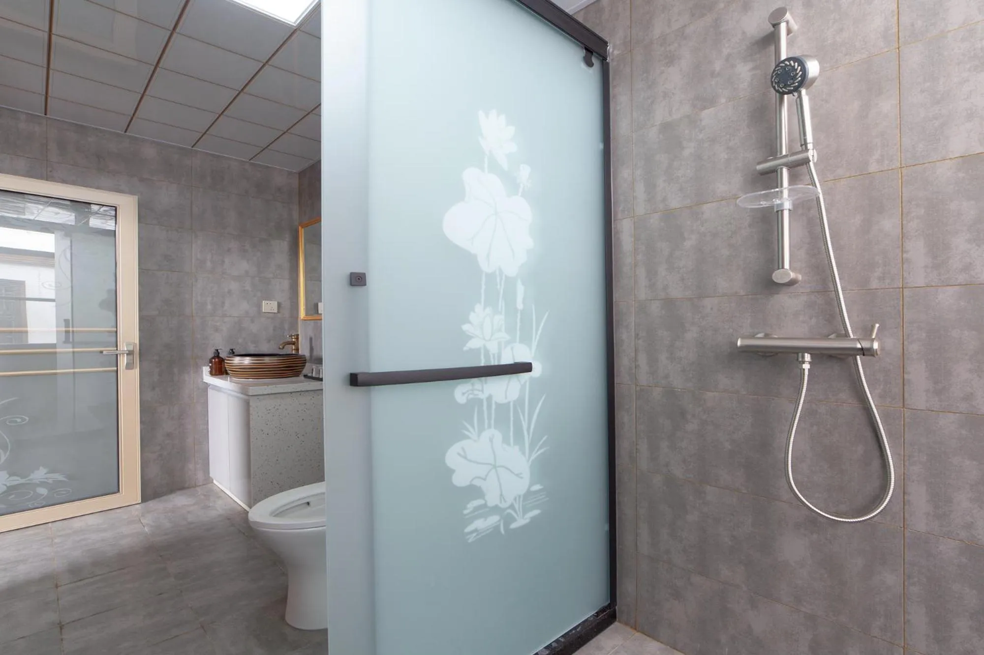 Bathroom in Hotel California Zhangjiajie