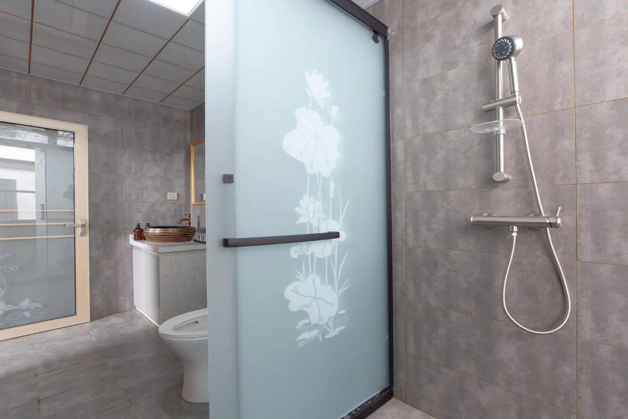 Junior Suite with Balcony - single occupancy in Hotel California Zhangjiajie Junior Suite with Balcony - single occupancy in Hotel California Zhangjiajie