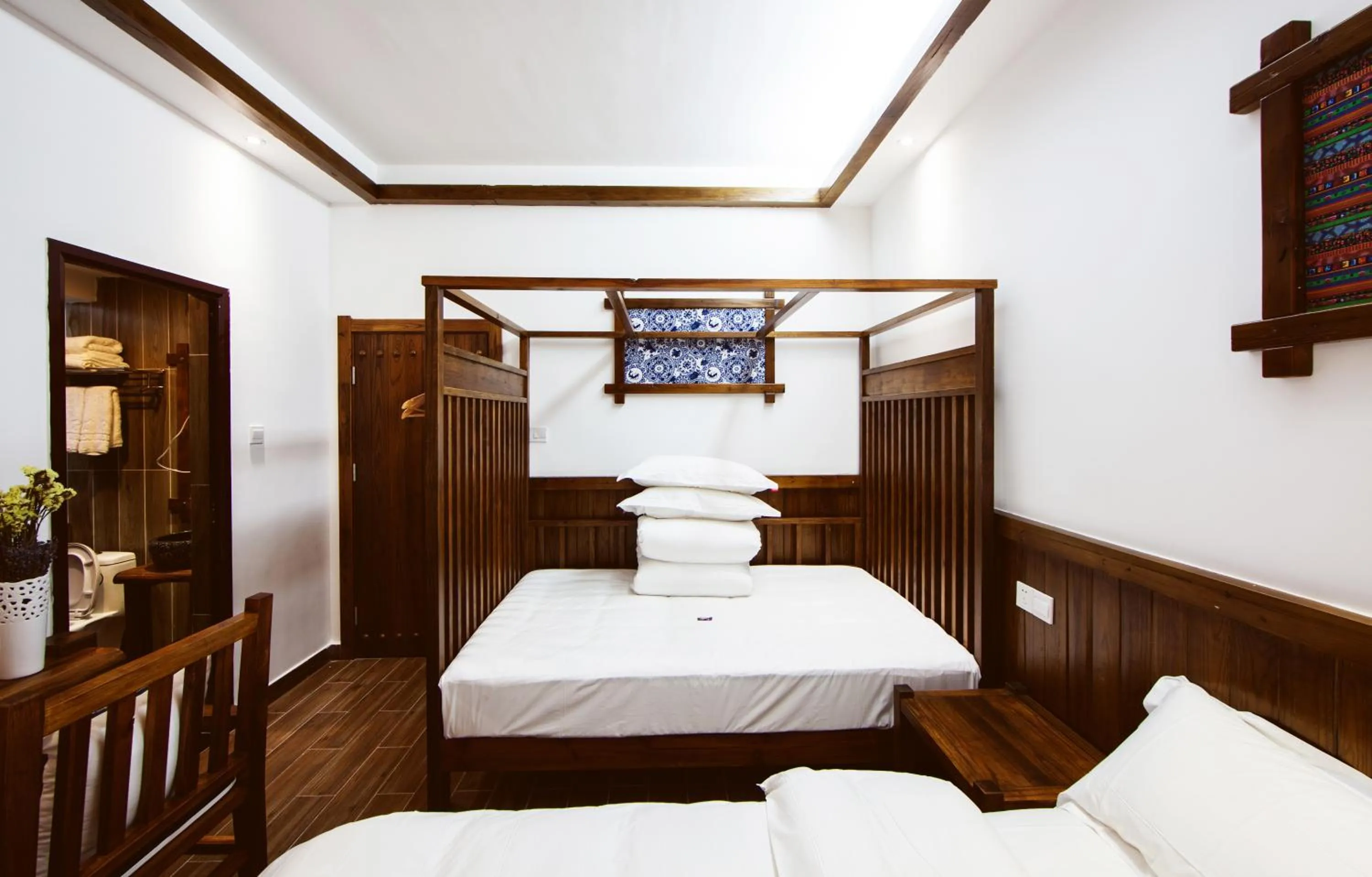 Photo of the whole room, Bed in Hotel California Zhangjiajie