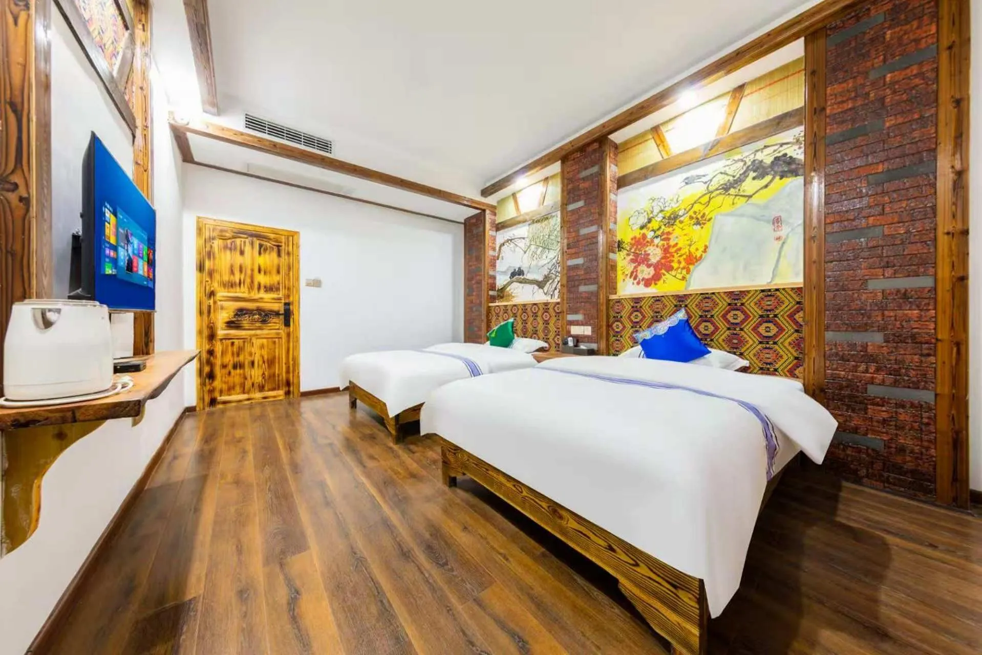 Photo of the whole room, Bed in Hotel California Zhangjiajie
