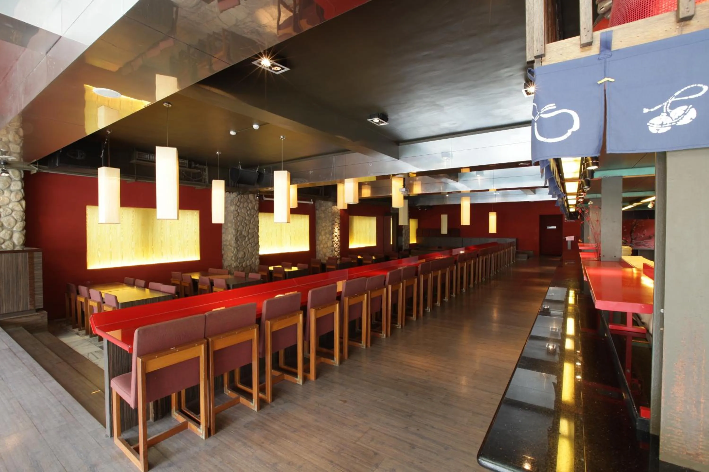 Restaurant/places to eat in Resort One Hotel