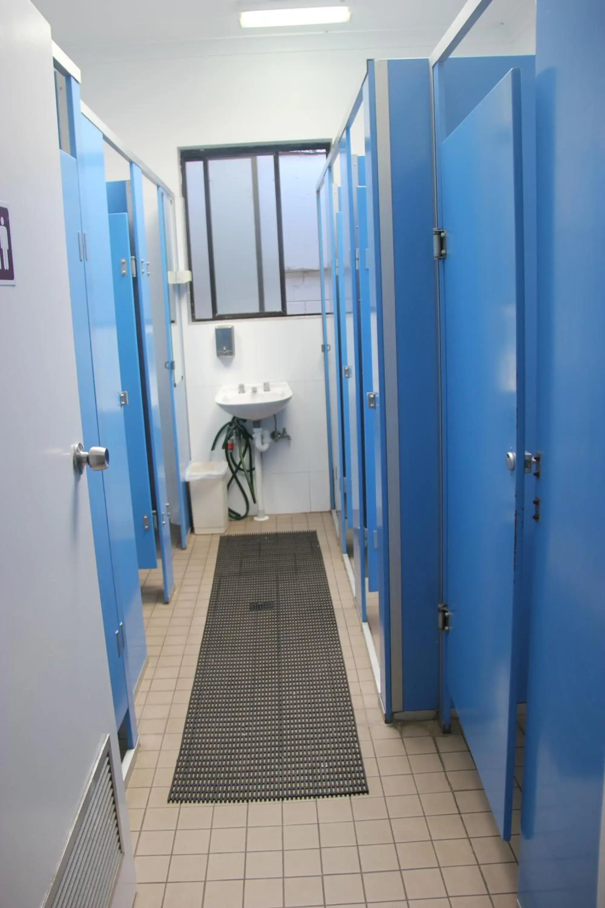 Pod in female Dormitory (18-35 age only) in PodBed Coogee Beachside Pod in female Dormitory (18-35 age only) in PodBed Coogee Beachside