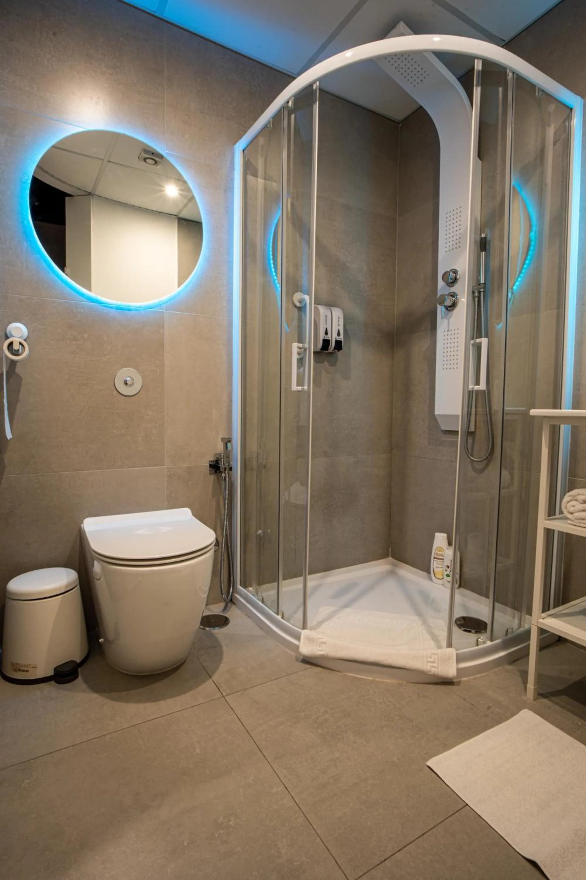 Shower in Skyhouse Beverello