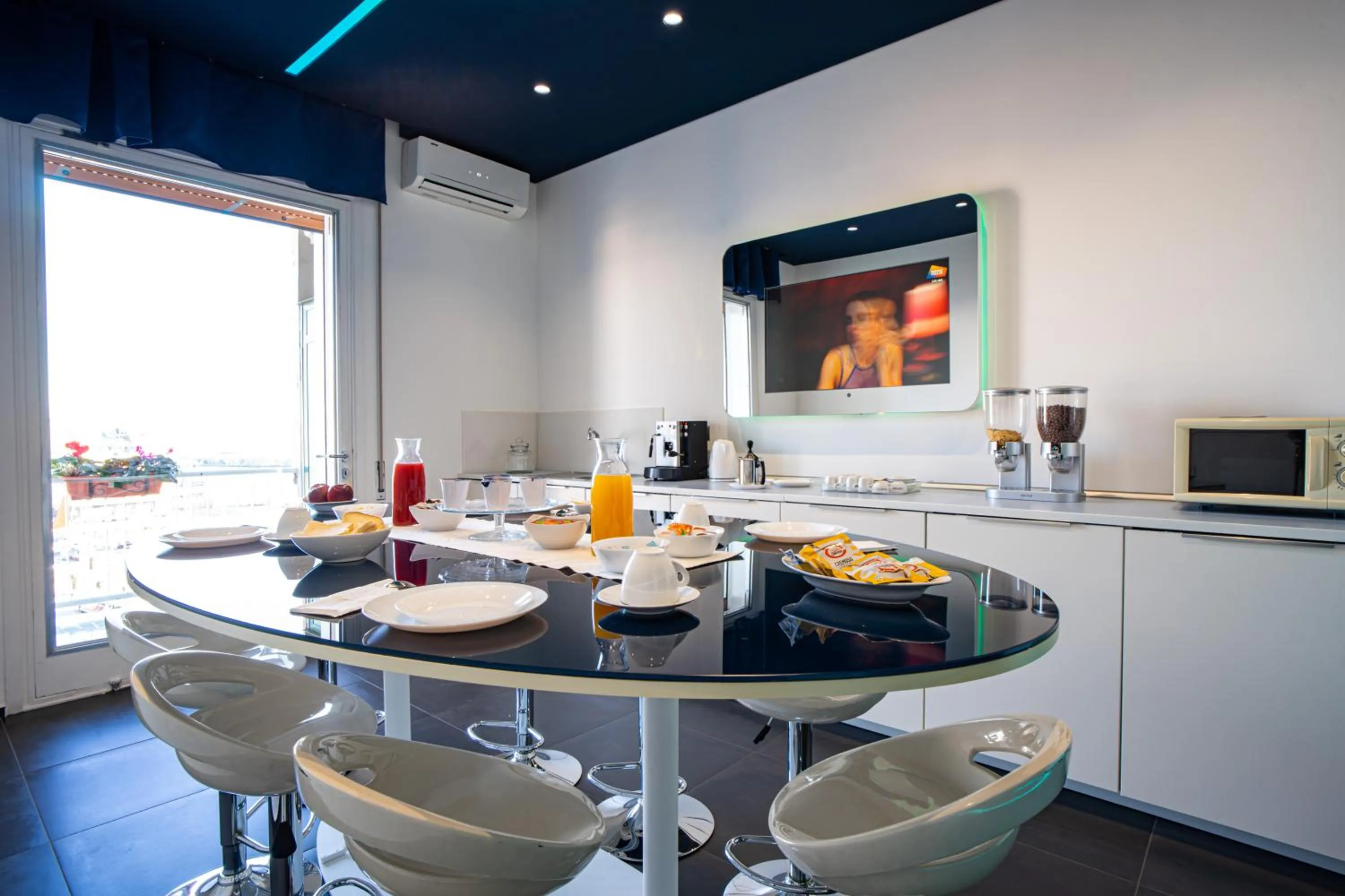 Food and drinks in Skyhouse Beverello