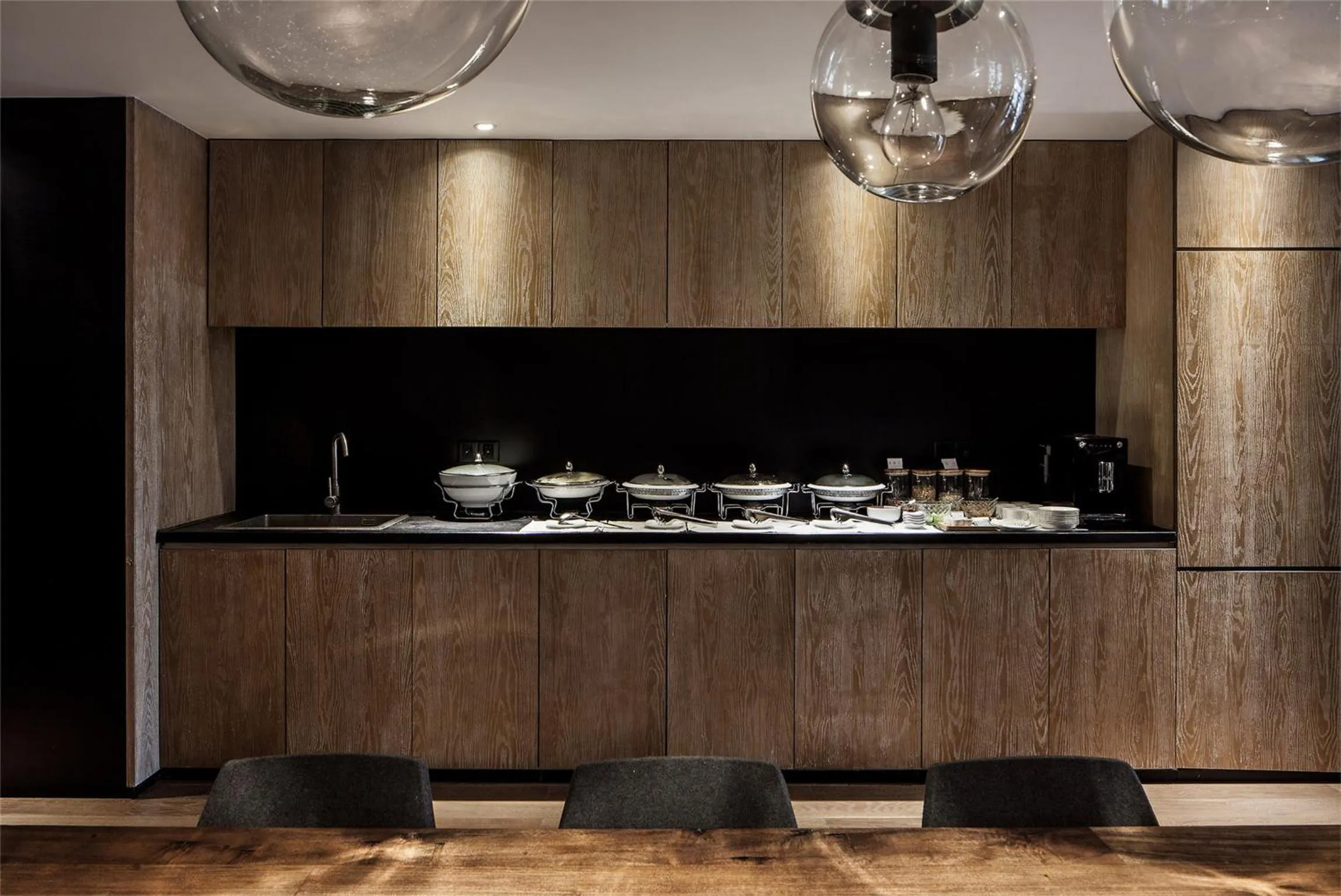 Restaurant/places to eat in David's Deer Hotel