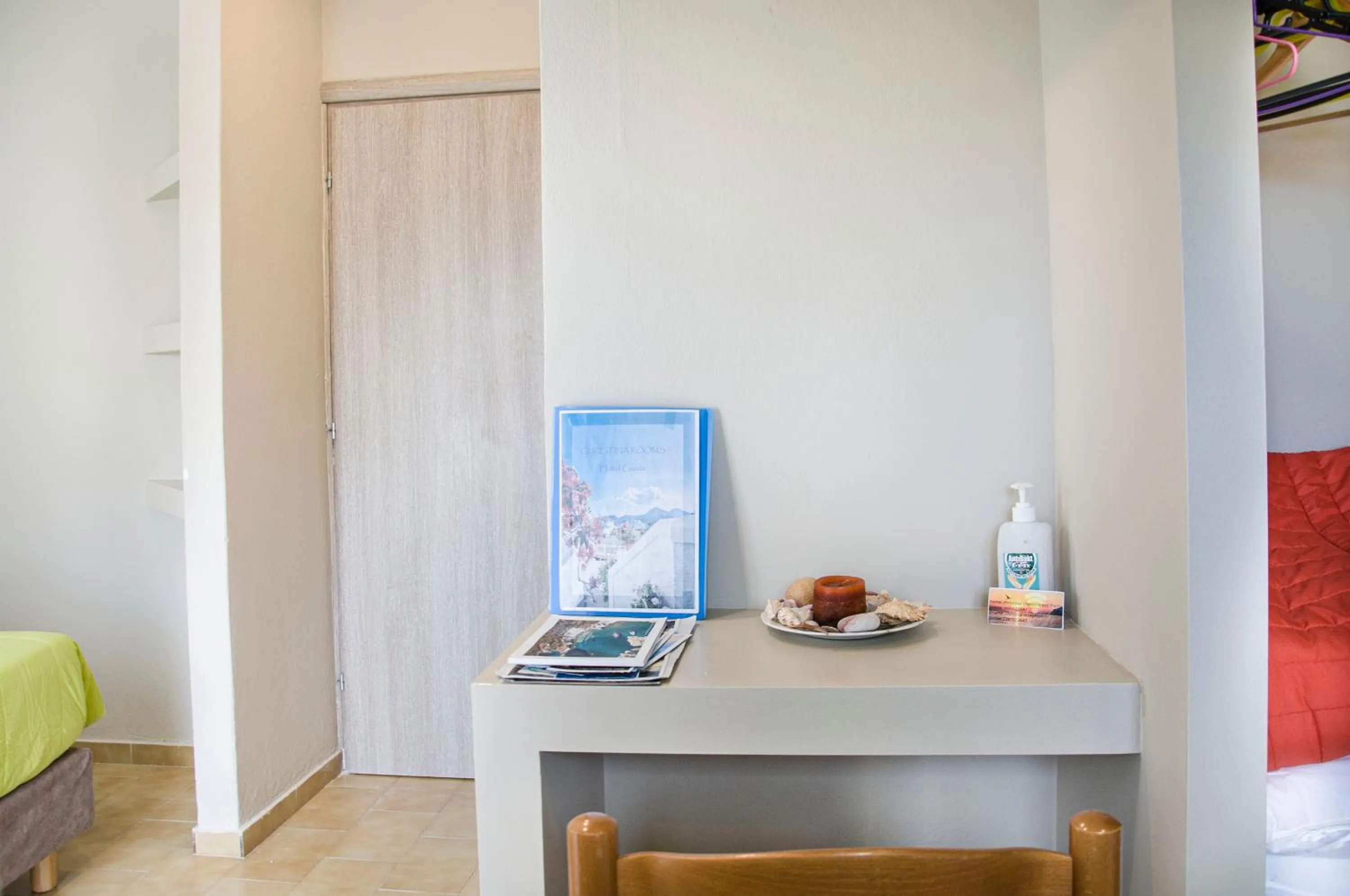 Photo of the whole room in Christina Rooms