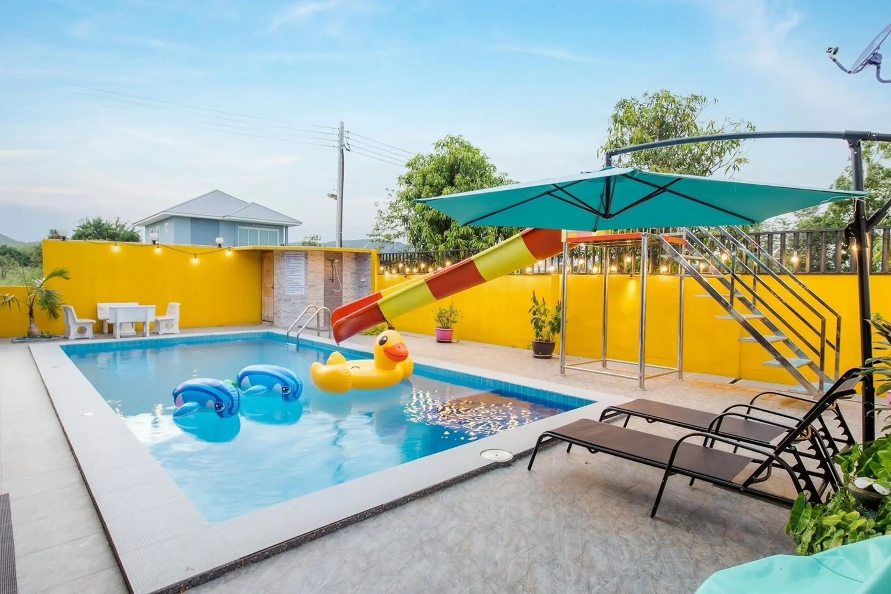 Ton Hom Pool Party Ton Hom Pool Party