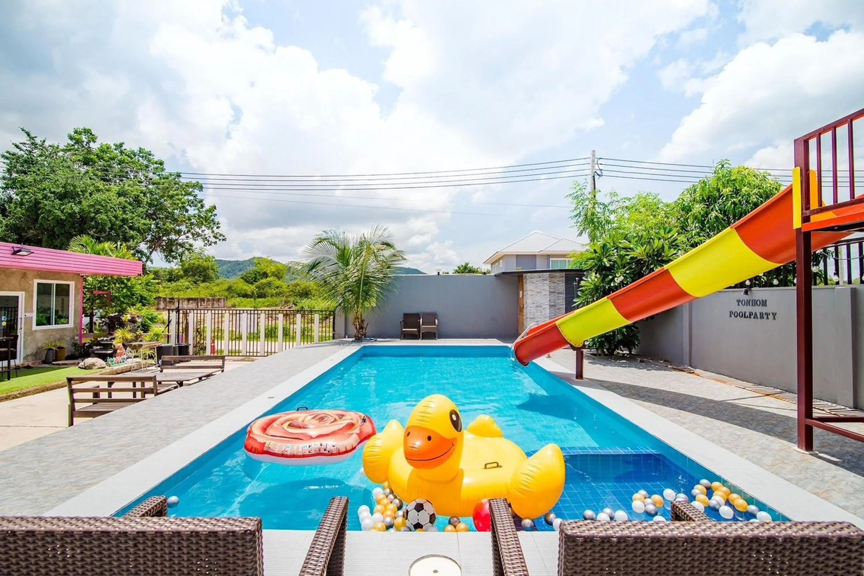 Swimming pool in Ton Hom Pool Party