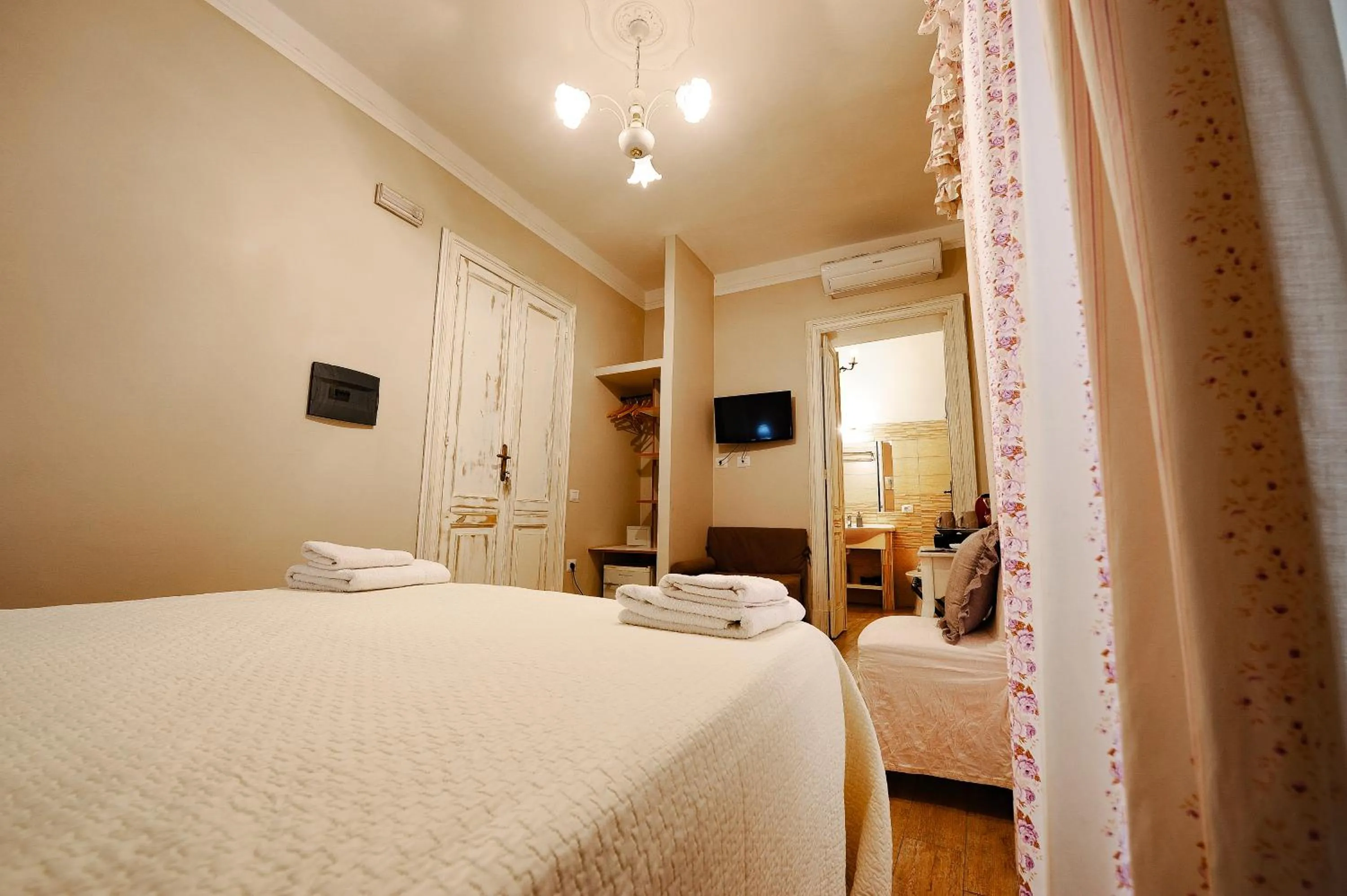 Shower, Bed in Onda Marina Rooms