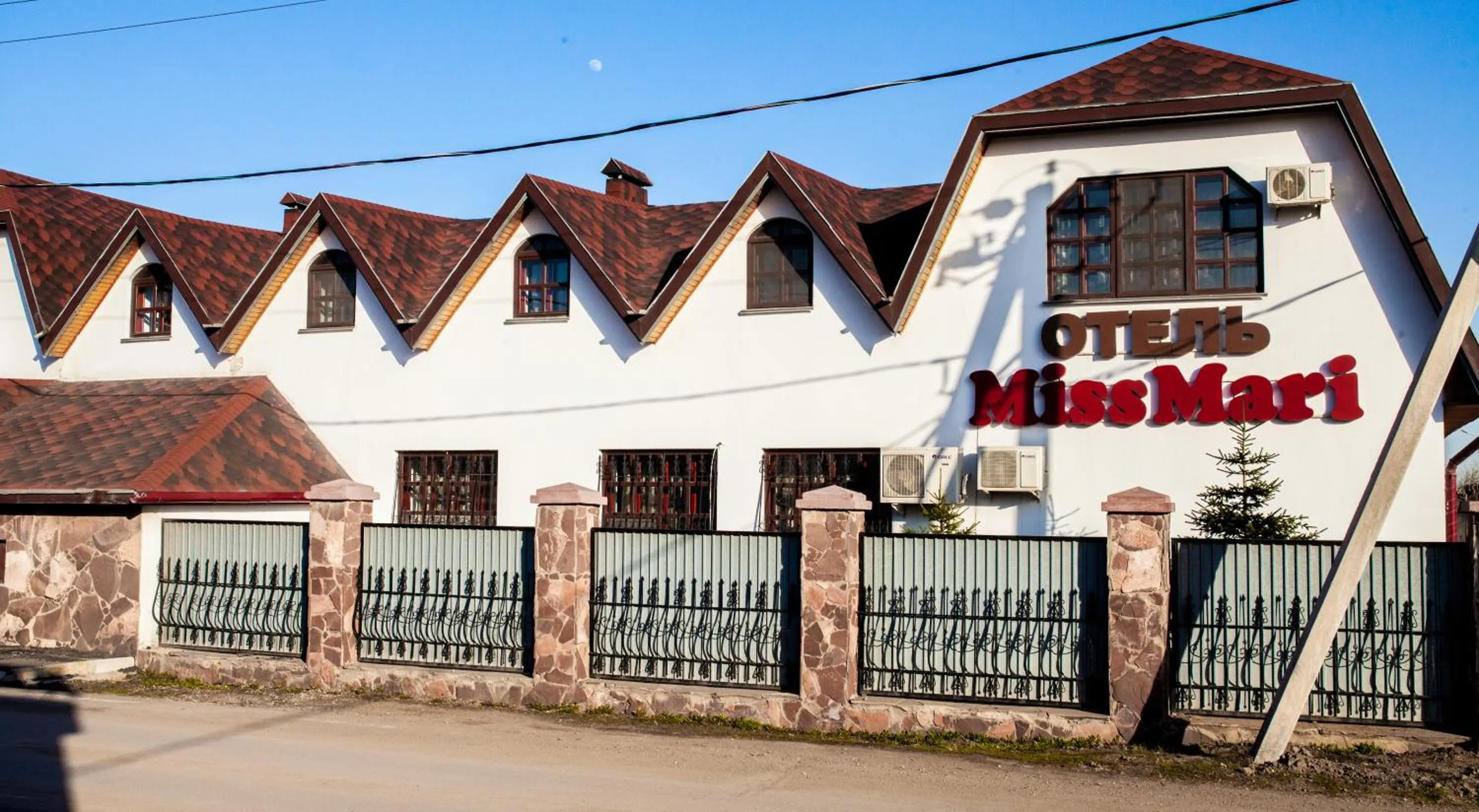 Property building in Hotel Miss Mari
