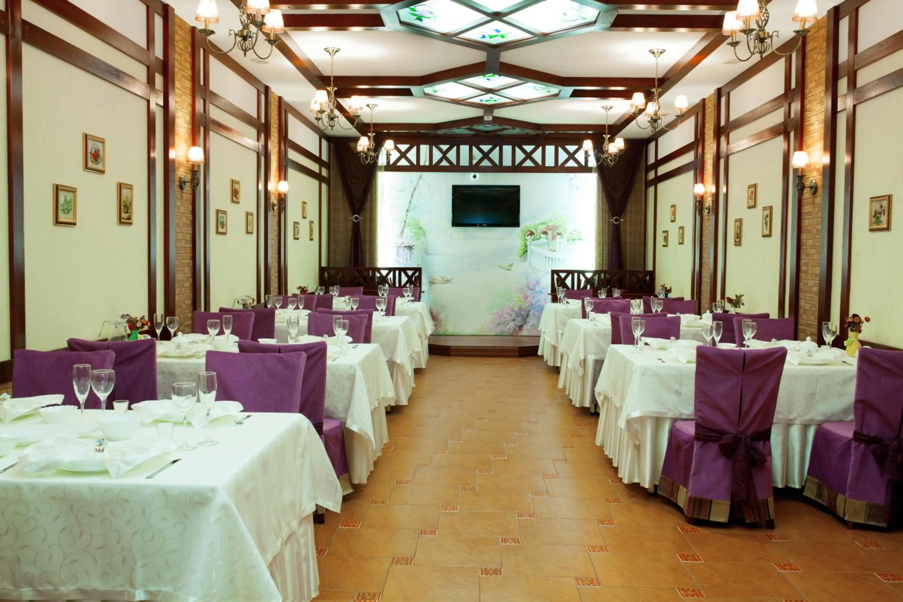 Restaurant/places to eat in Hotel Miss Mari