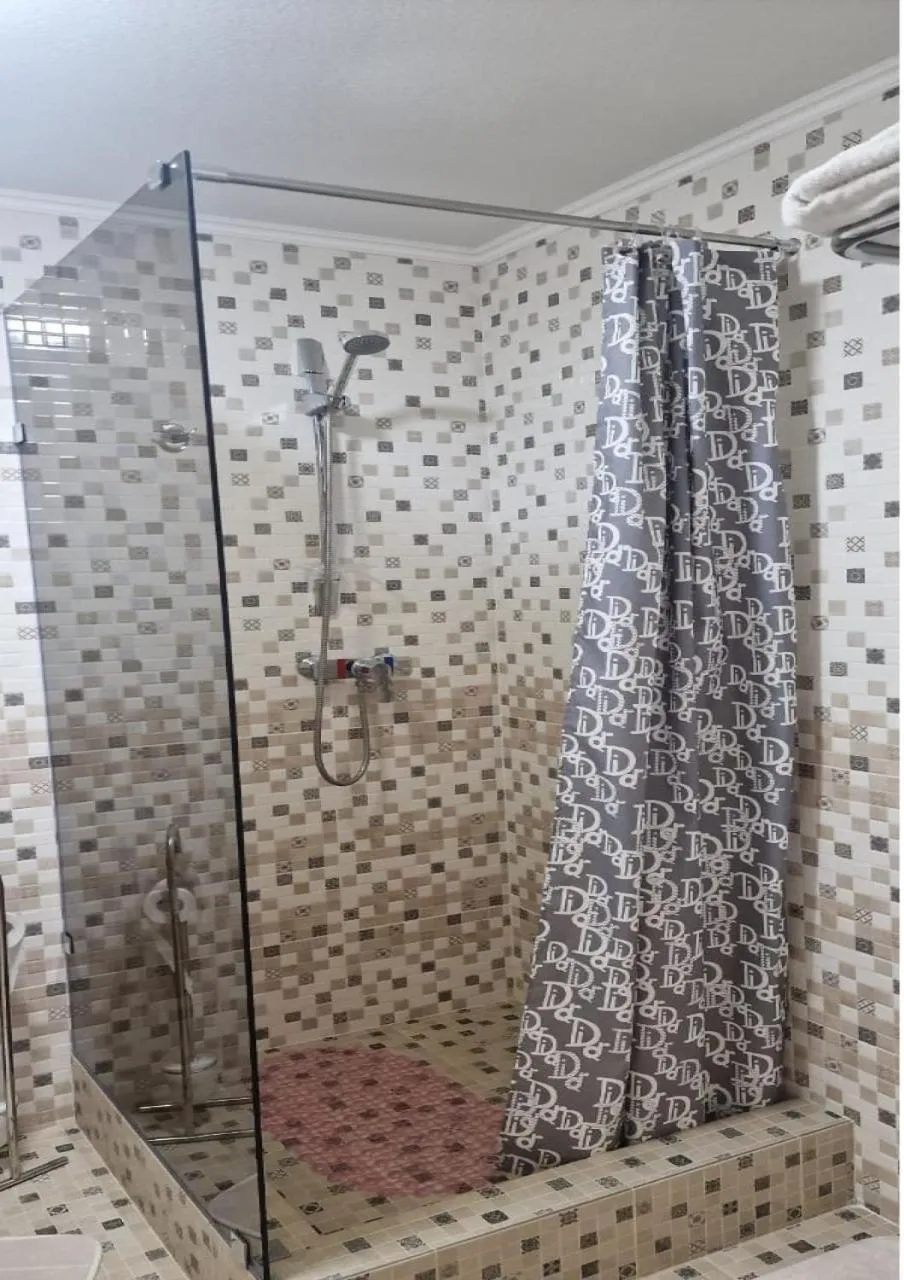 Shower in Hotel Miss Mari