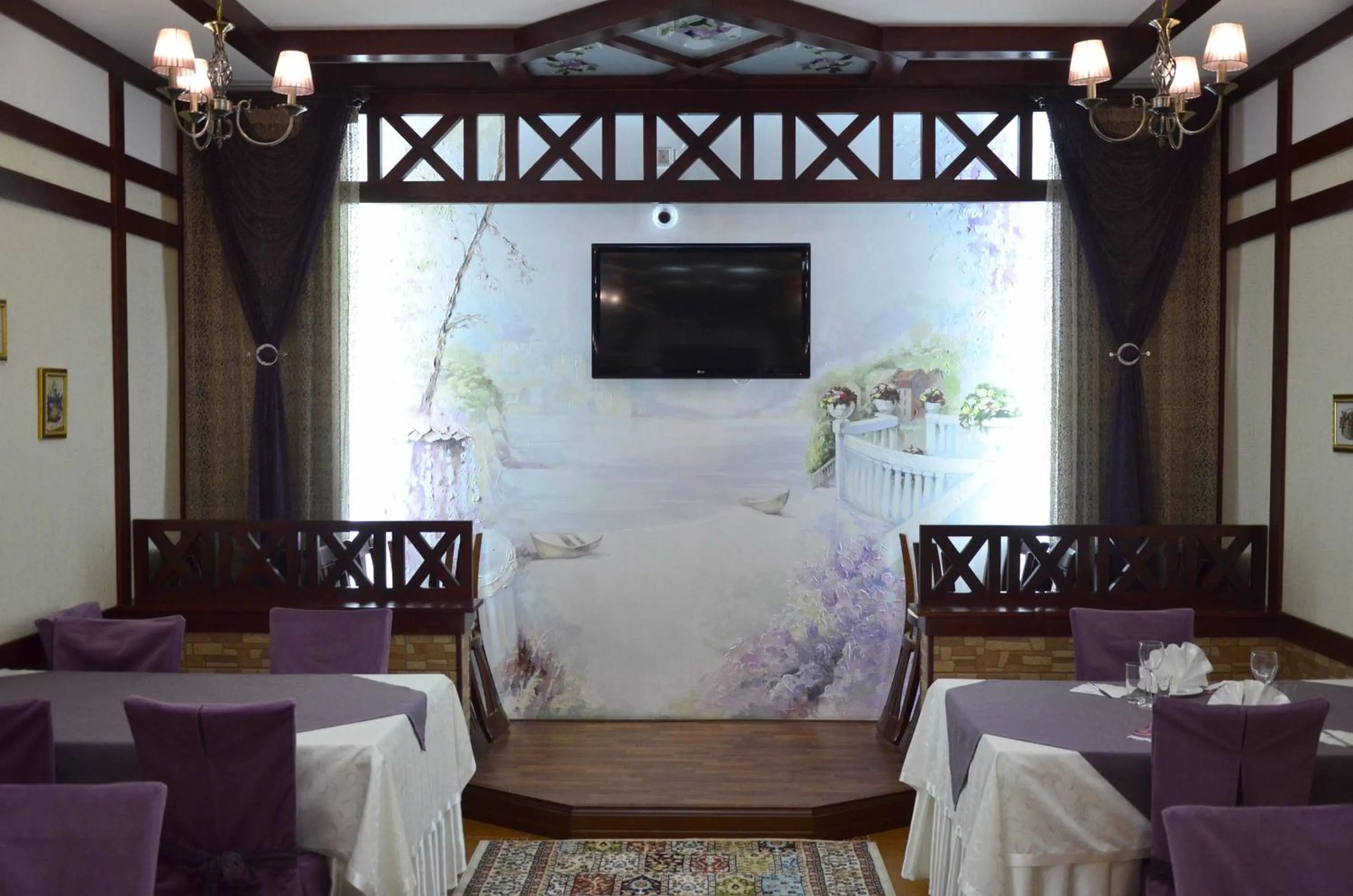 Restaurant/places to eat in Hotel Miss Mari