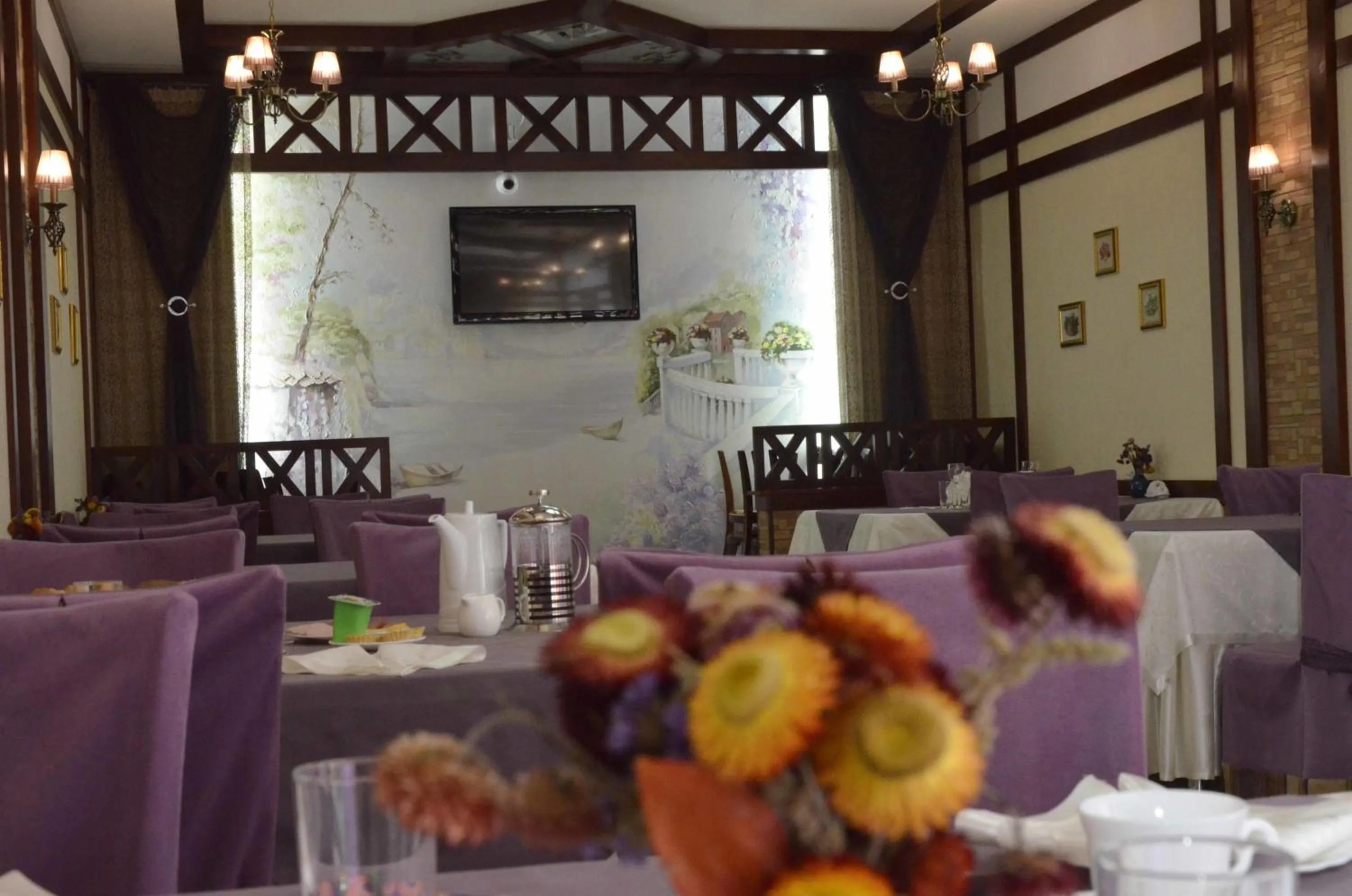 Restaurant/places to eat in Hotel Miss Mari