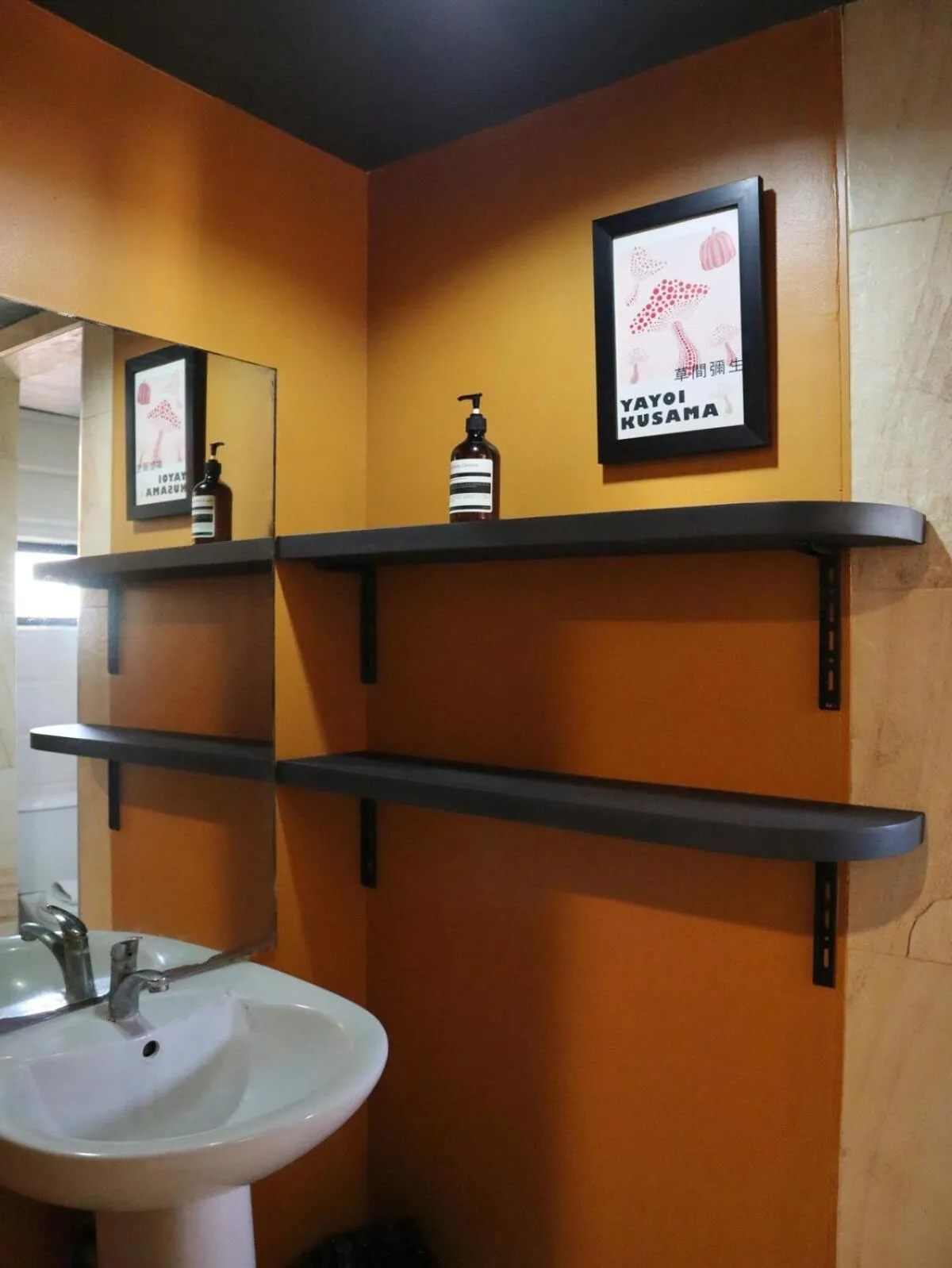 Soho-Style Loft - City Center with 4BR, Wifi and Gameroom