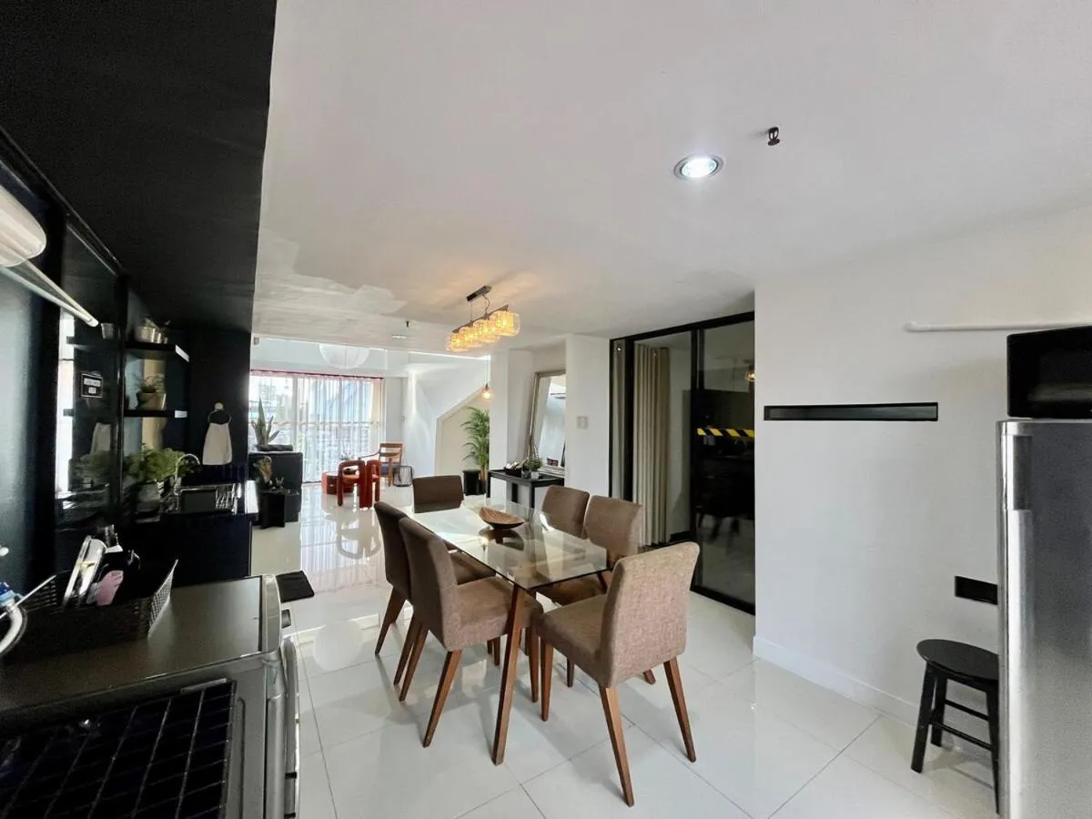 Soho-Style Loft - City Center with 4BR, Wifi and Gameroom