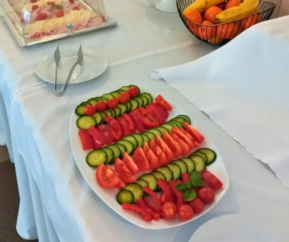 Restaurant/places to eat in Hotel Limba CTT