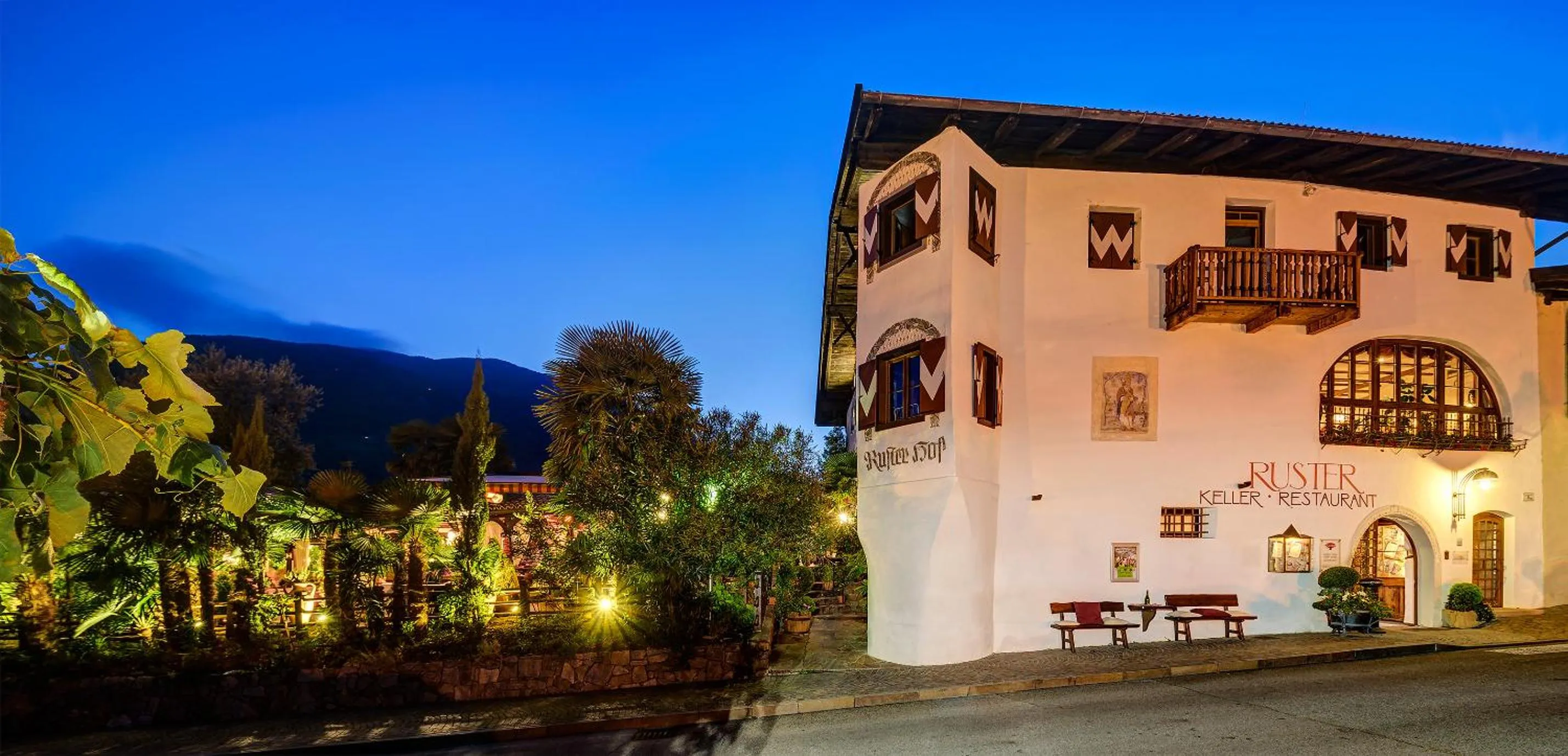 Restaurant/places to eat in Ruster Resort