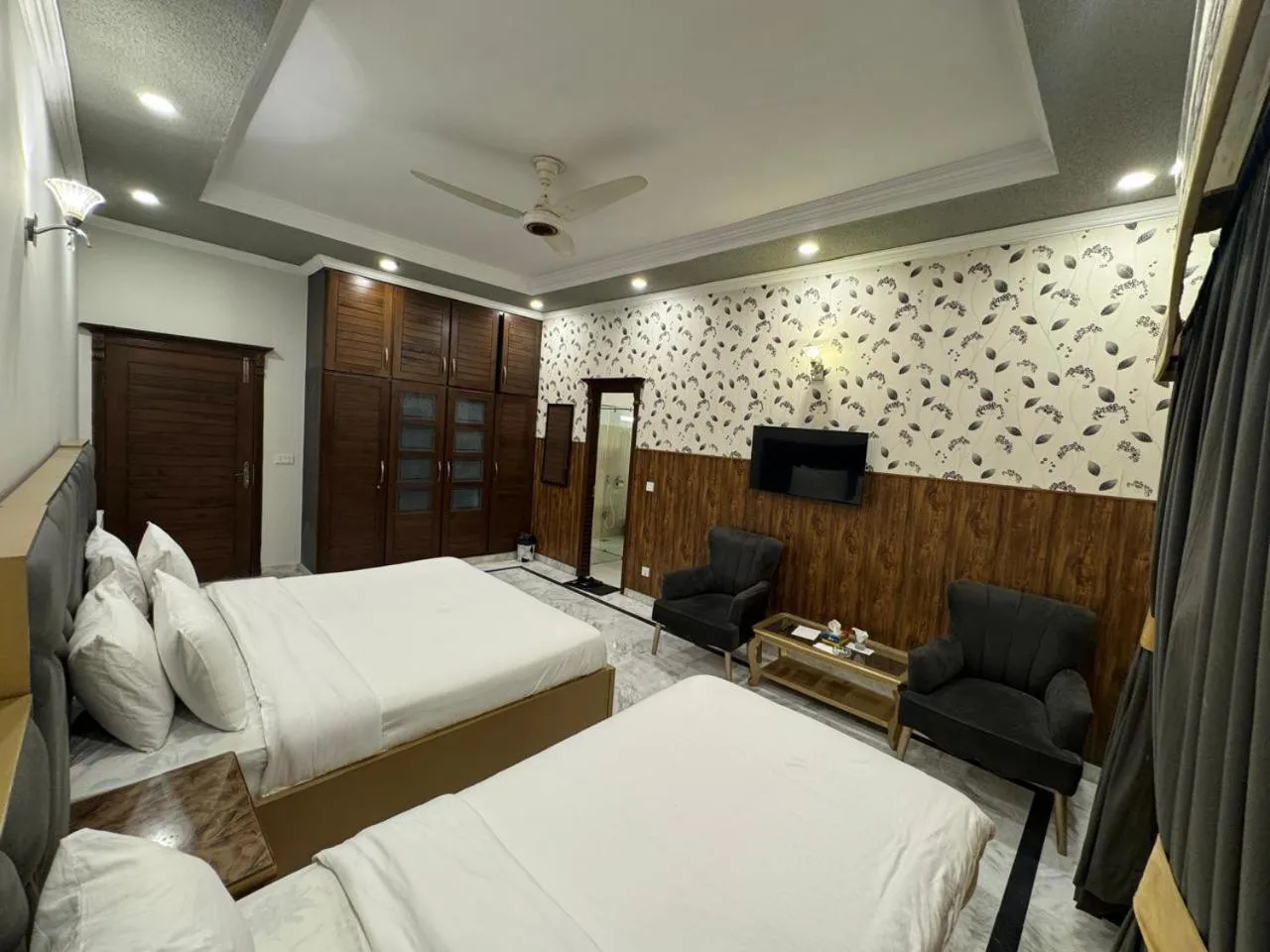 Bed in Travis Executive Guest House Islamabad