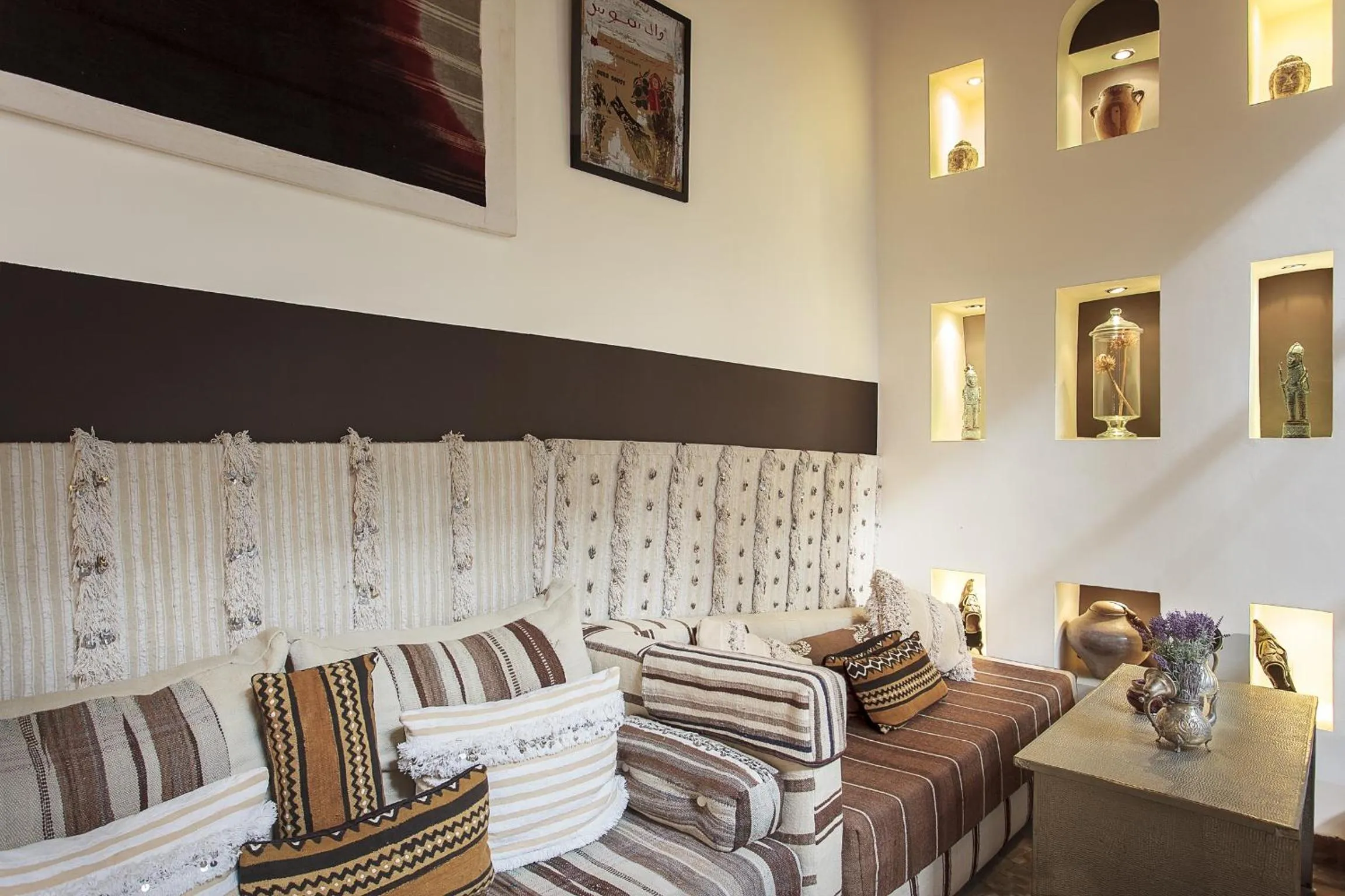 Restaurant/places to eat in Dar Charkia