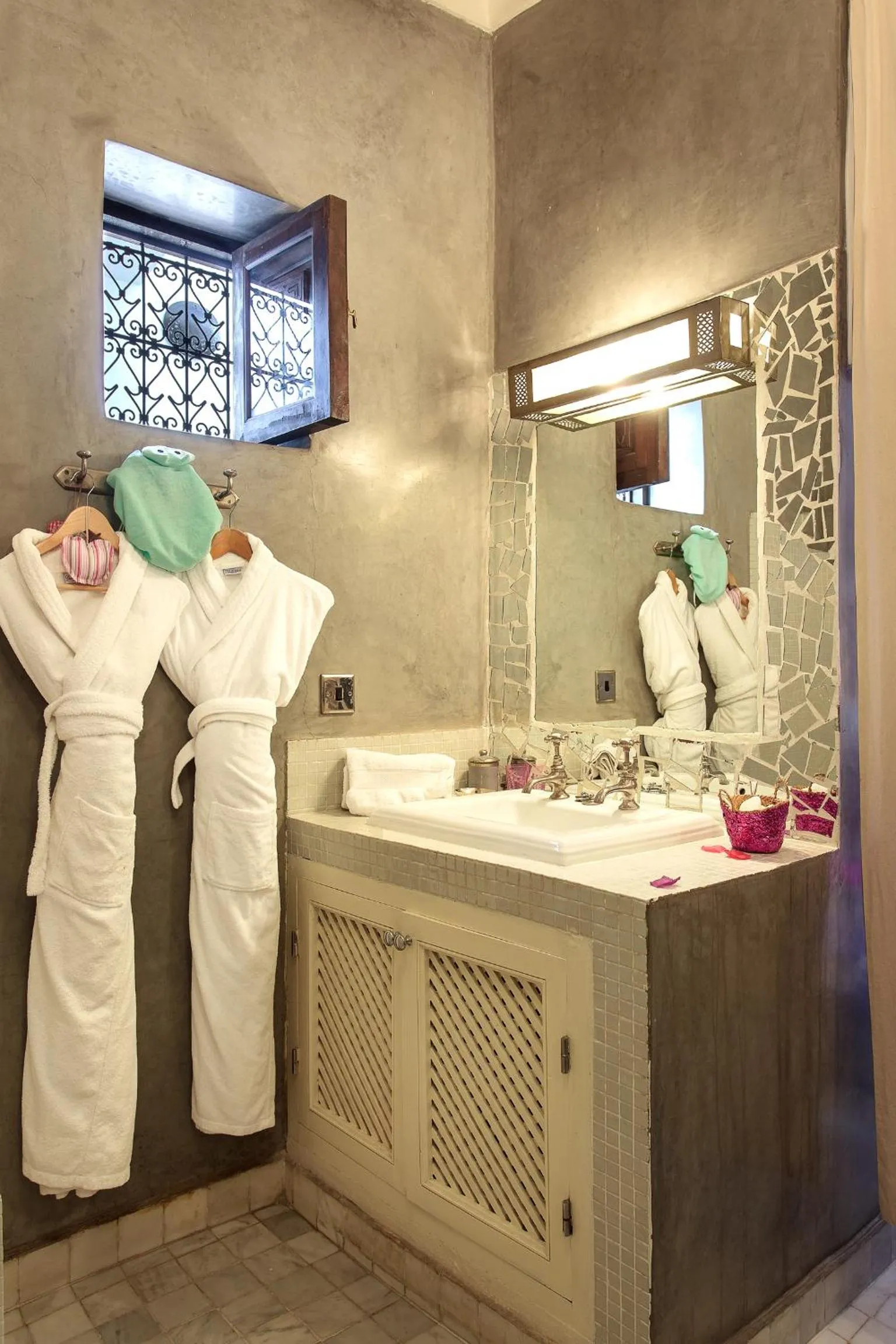 Bathroom, Bed in Dar Charkia