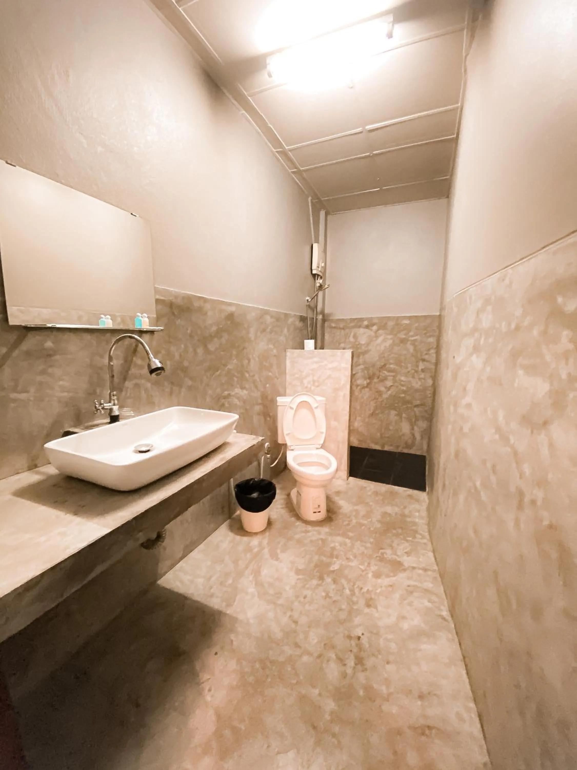 Shower in Infinity Guesthouse