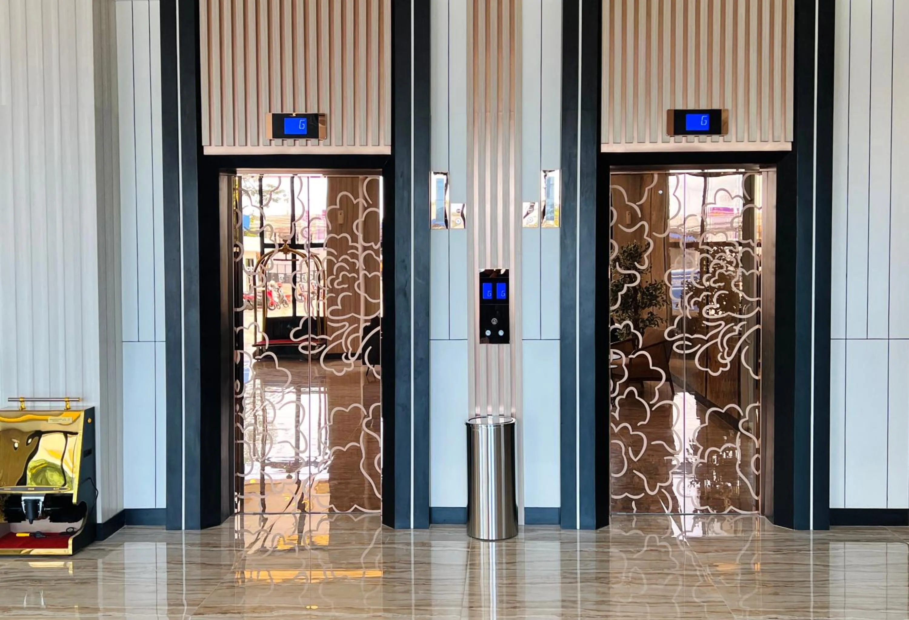 elevator in d'primahotel Airport Sultan Hasanuddin Makassar